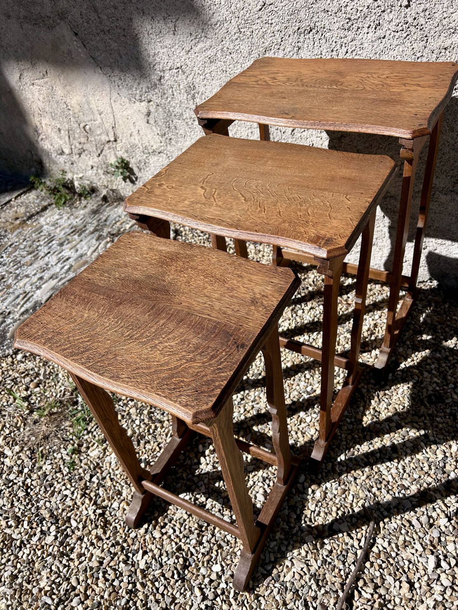 Tables gigognes