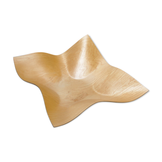 Lampe tuisku plywood bowl design par Petri Vainio pour showroom finlande