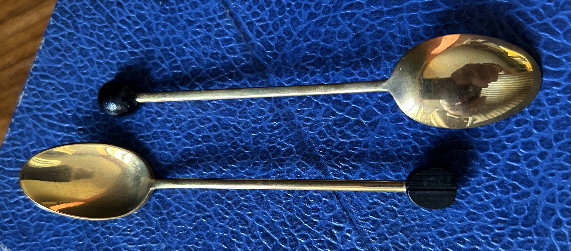 Coffret de 12 cuillères à café / moka vintage  en  métal doré, Cristofle.