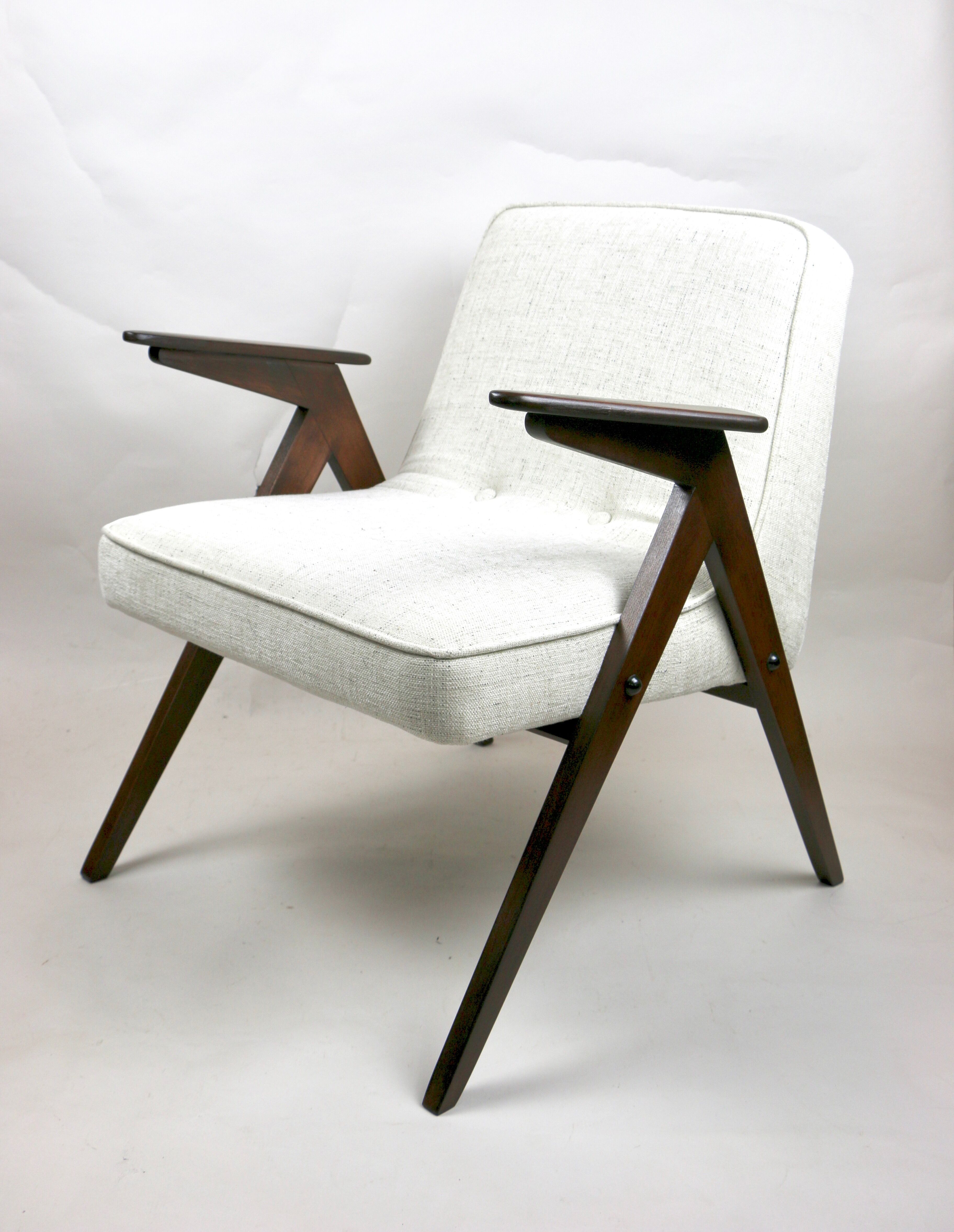 Fauteuil beige Bunny de Józef Chierowski, années 1970