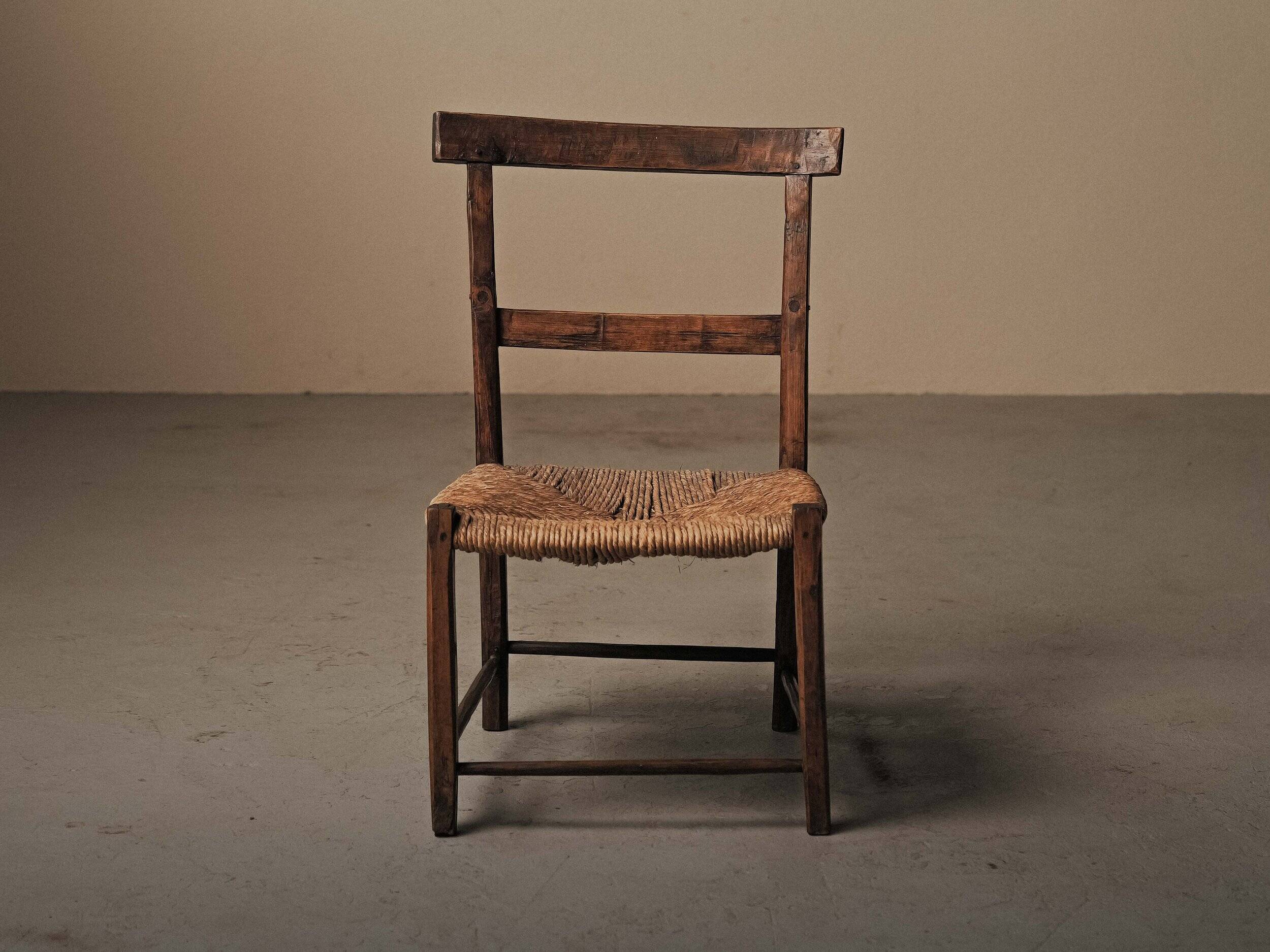Auvergnat armchair in wood and straw, folk art, 19th century