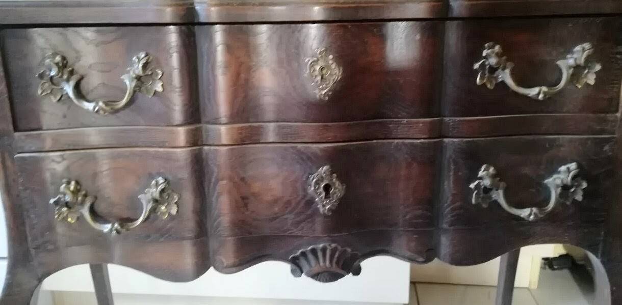 Louis XV commode style
