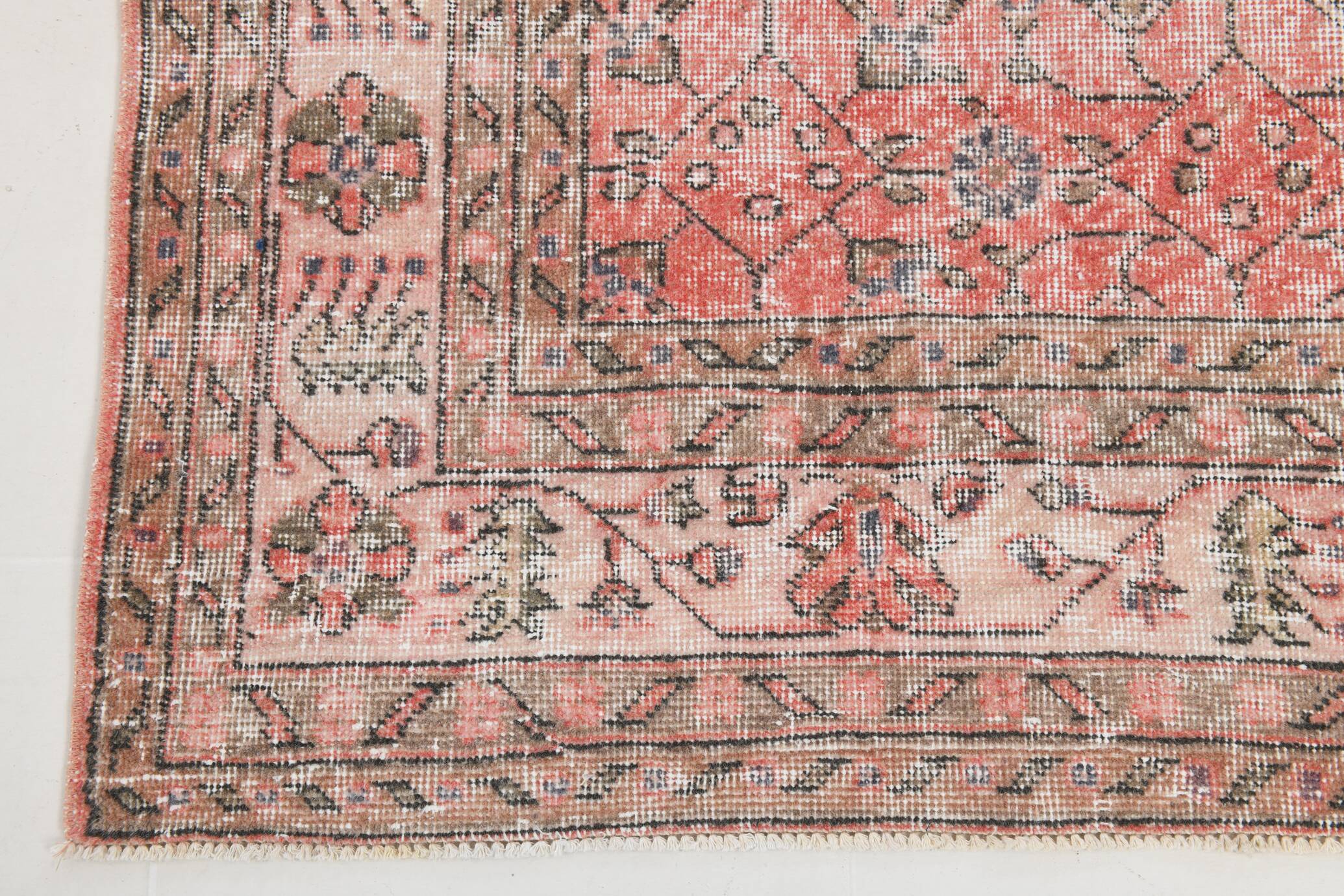 7x11 Pale Red Classic Vintage Rug, 204x335Cm