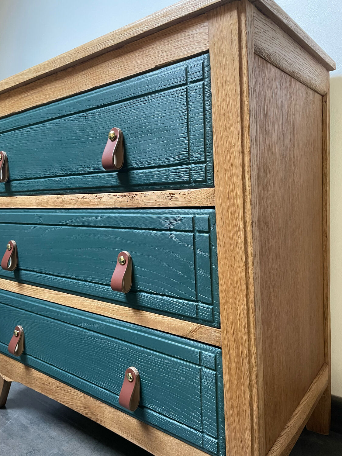 Chest of drawers in chene