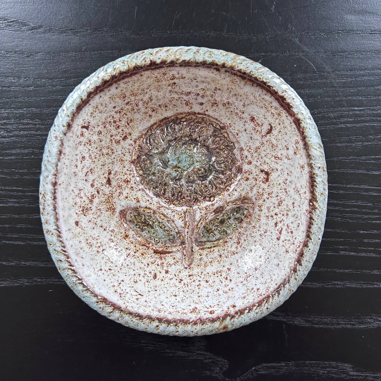 Stoneware flower emptier