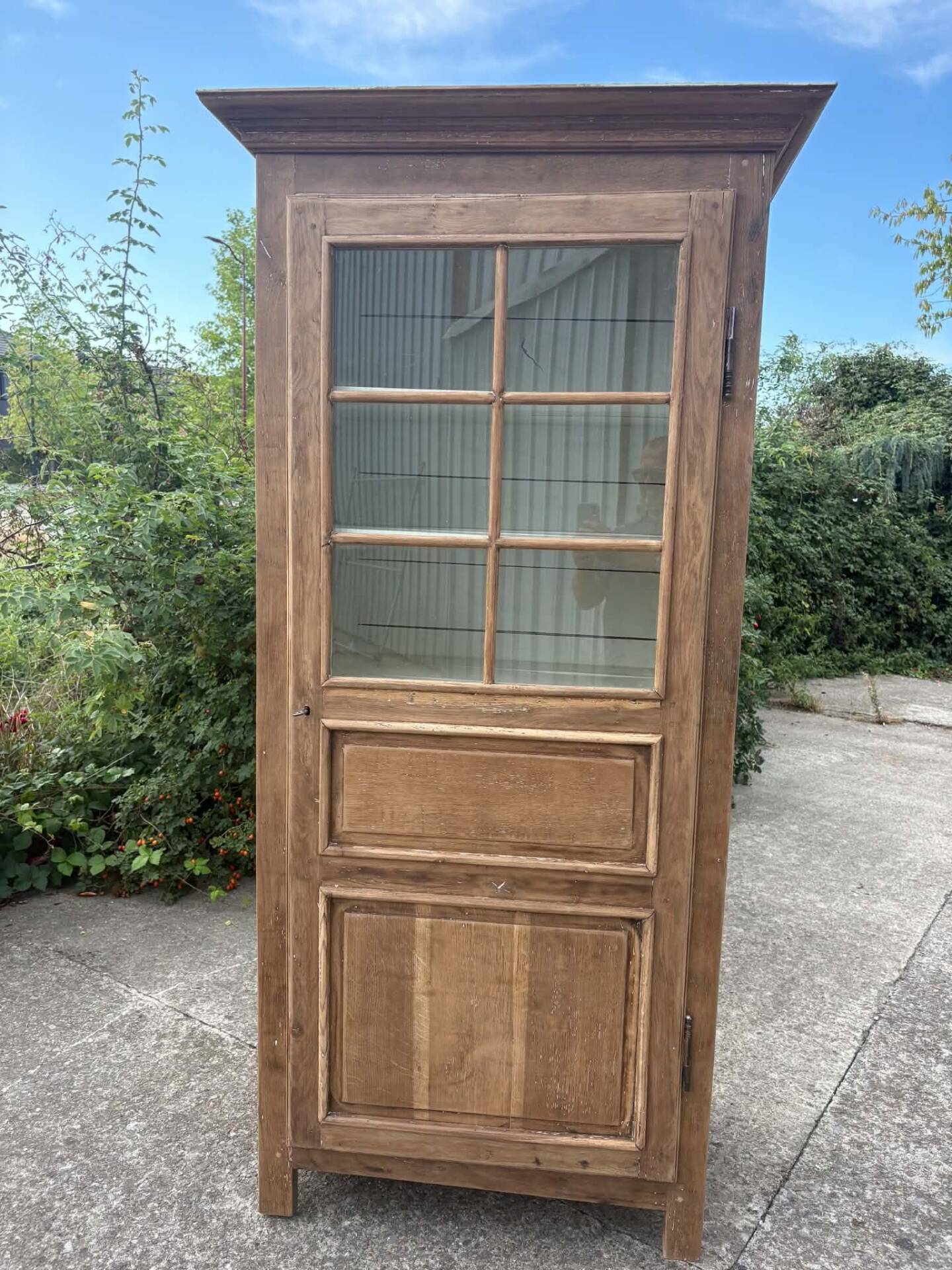 Armoire / vitrine  ancienne en bois massif