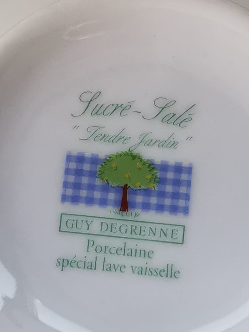 Set of four gingham pattern bowls