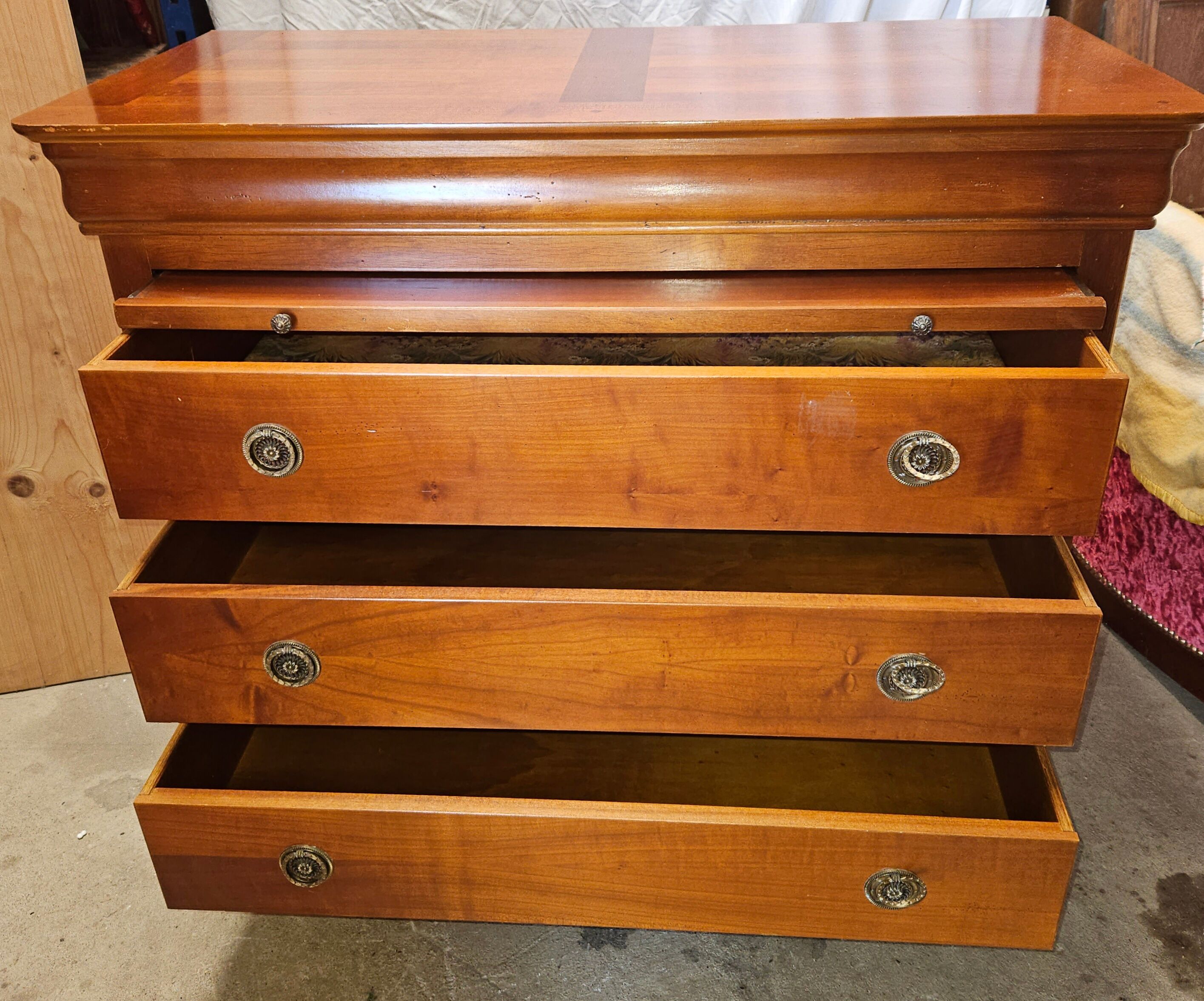 Chest of drawers 3 drawers and 1 shelf