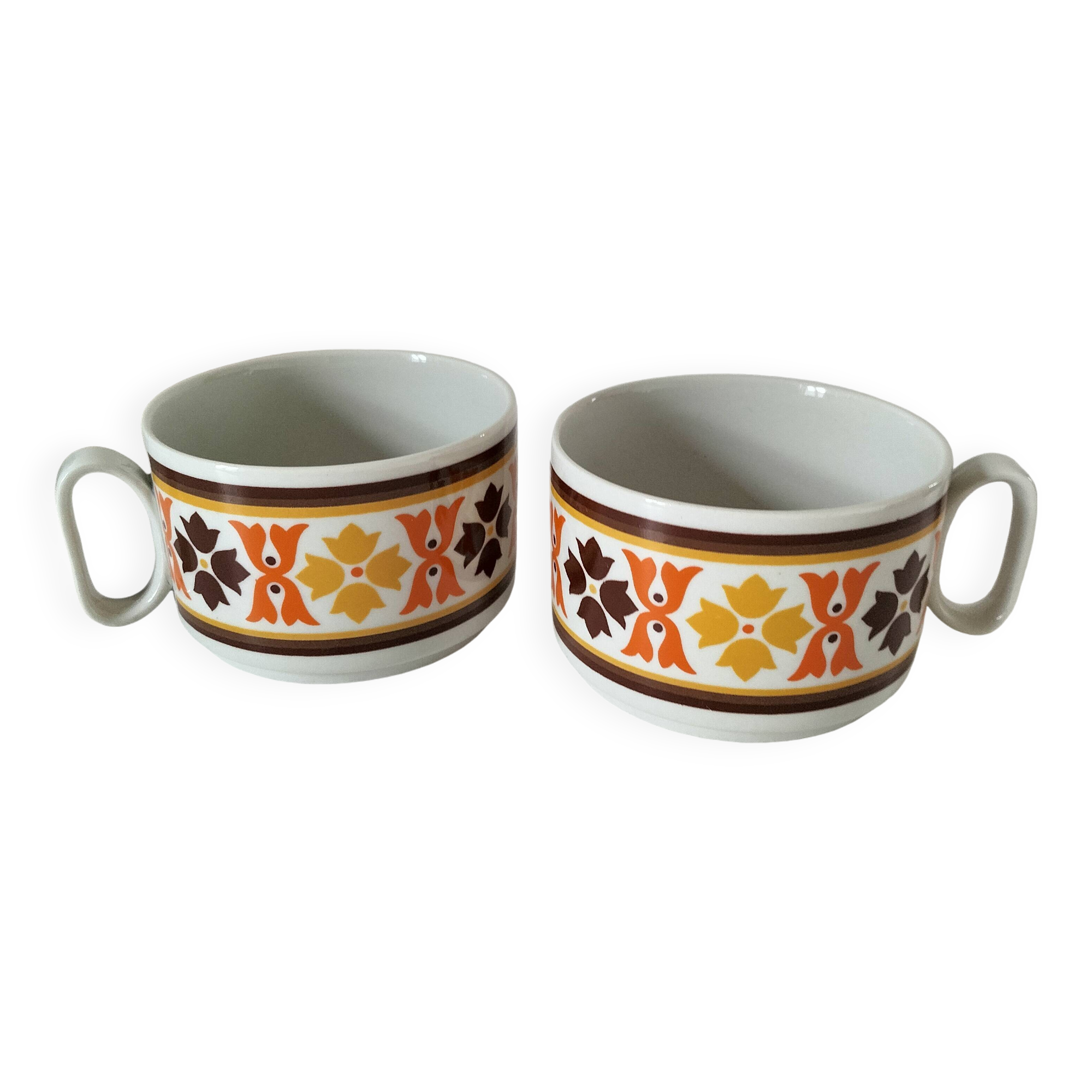 2 vintage cups