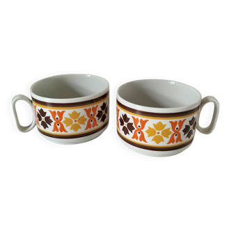 2 vintage cups