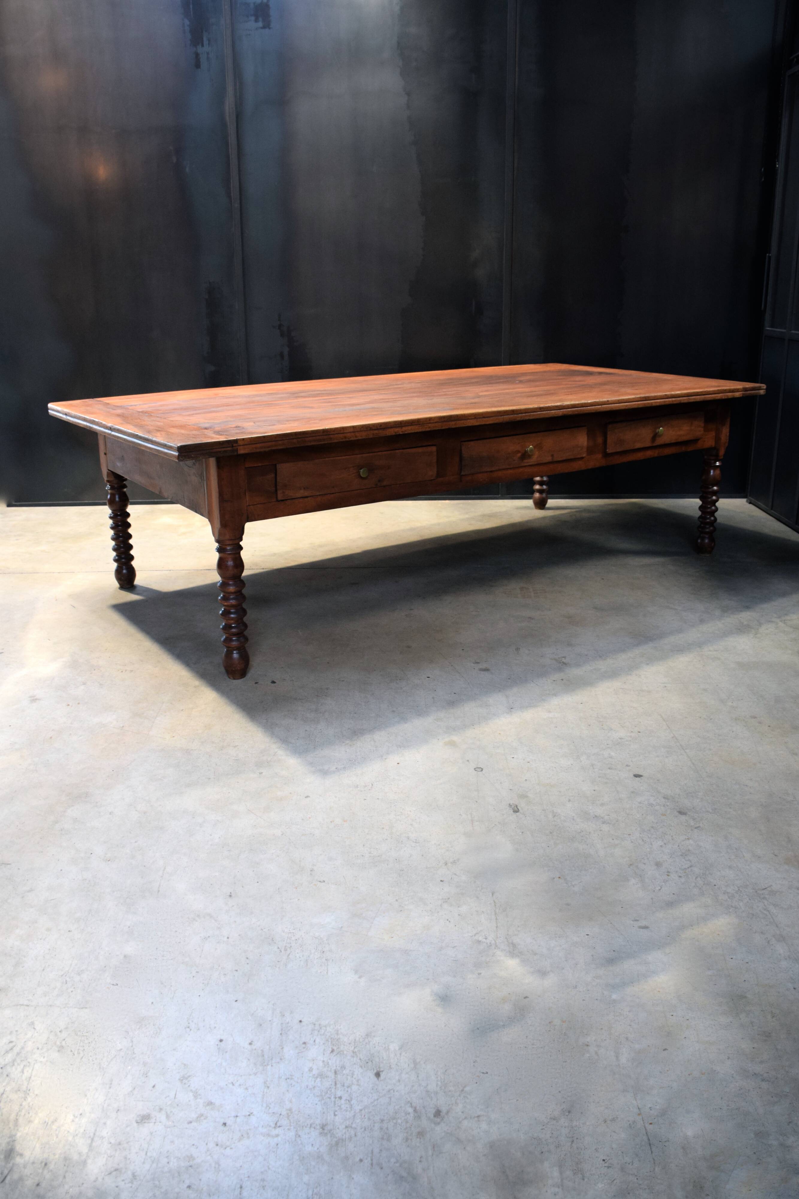 Passementier table with wooden drawers Walnut - France Lyon 1880'