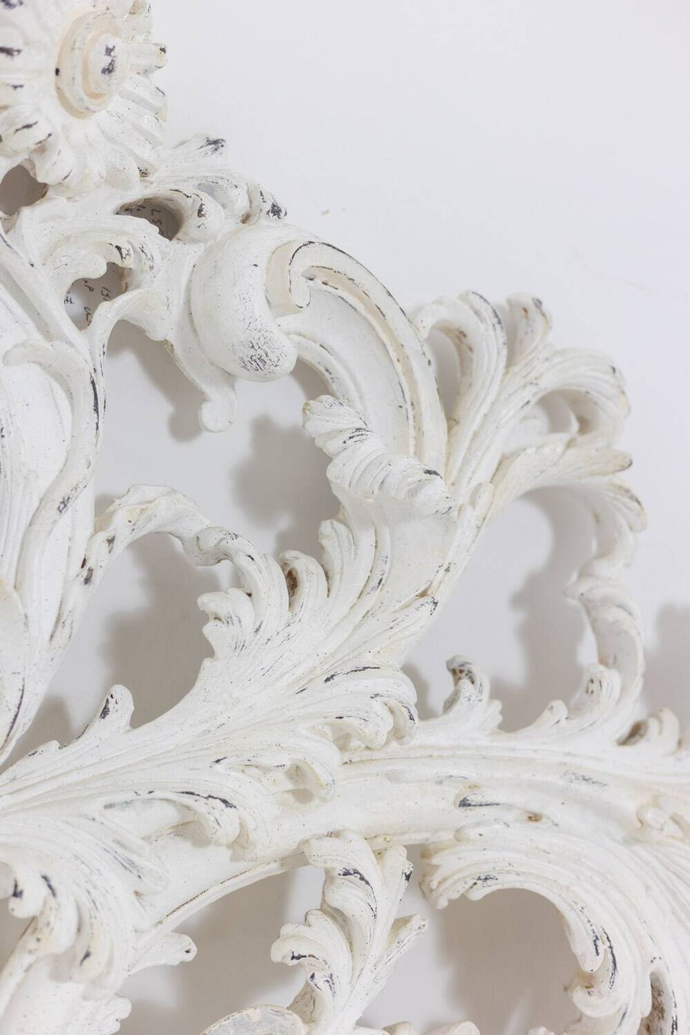 Rocaille style headboard, in carved and lacquered wood. Circa 1900.