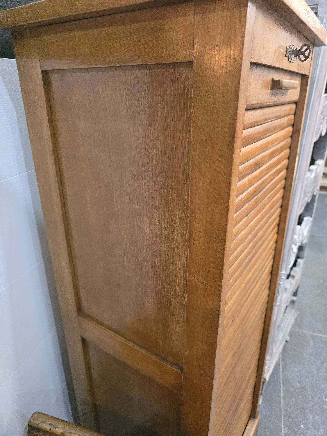 Curtain filing cabinet