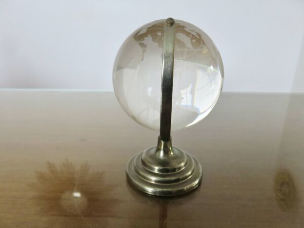 Petit globe terrestre, en cristal, années 70
