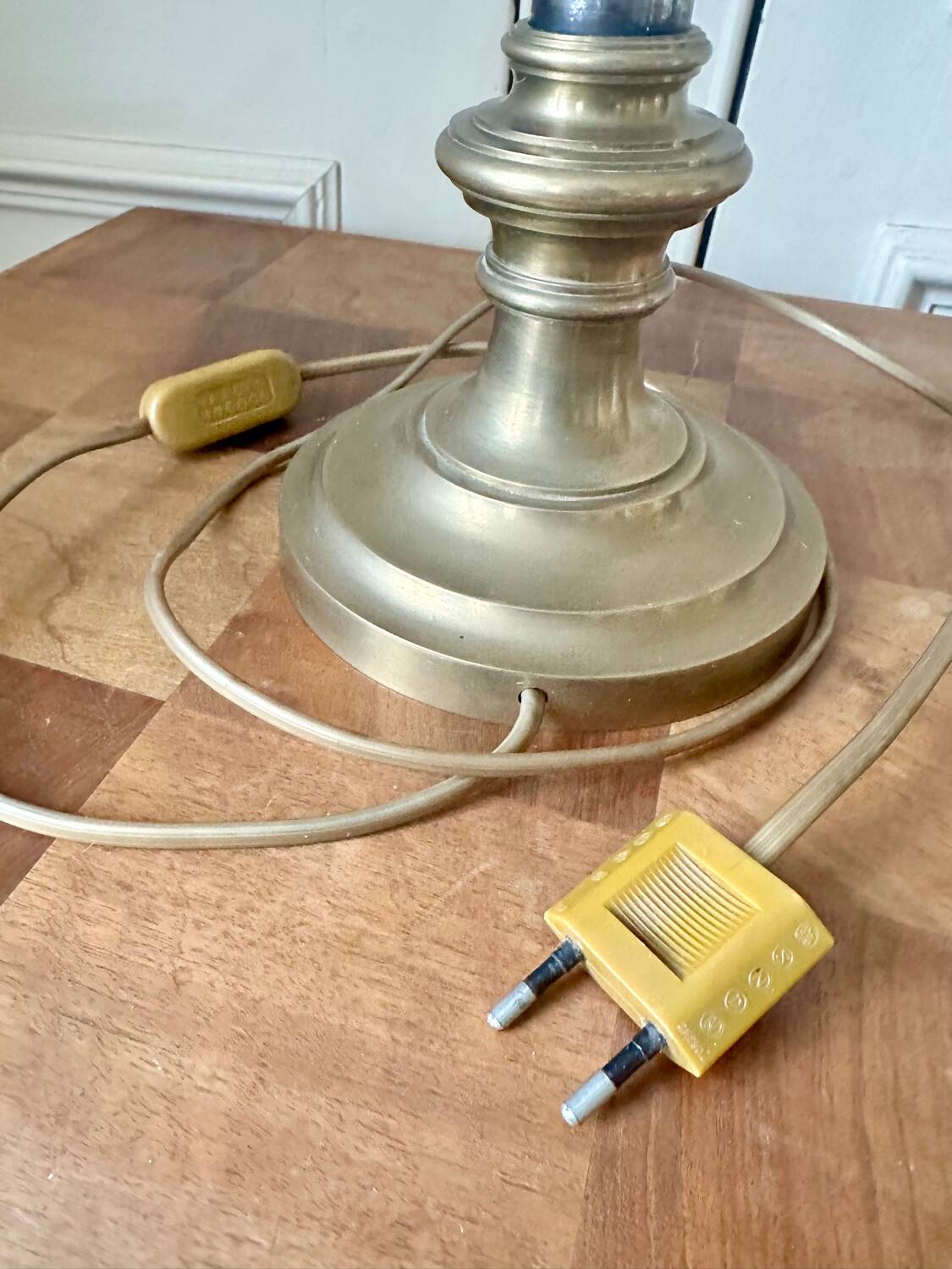 Lamp base in brass and chrome-plated steel