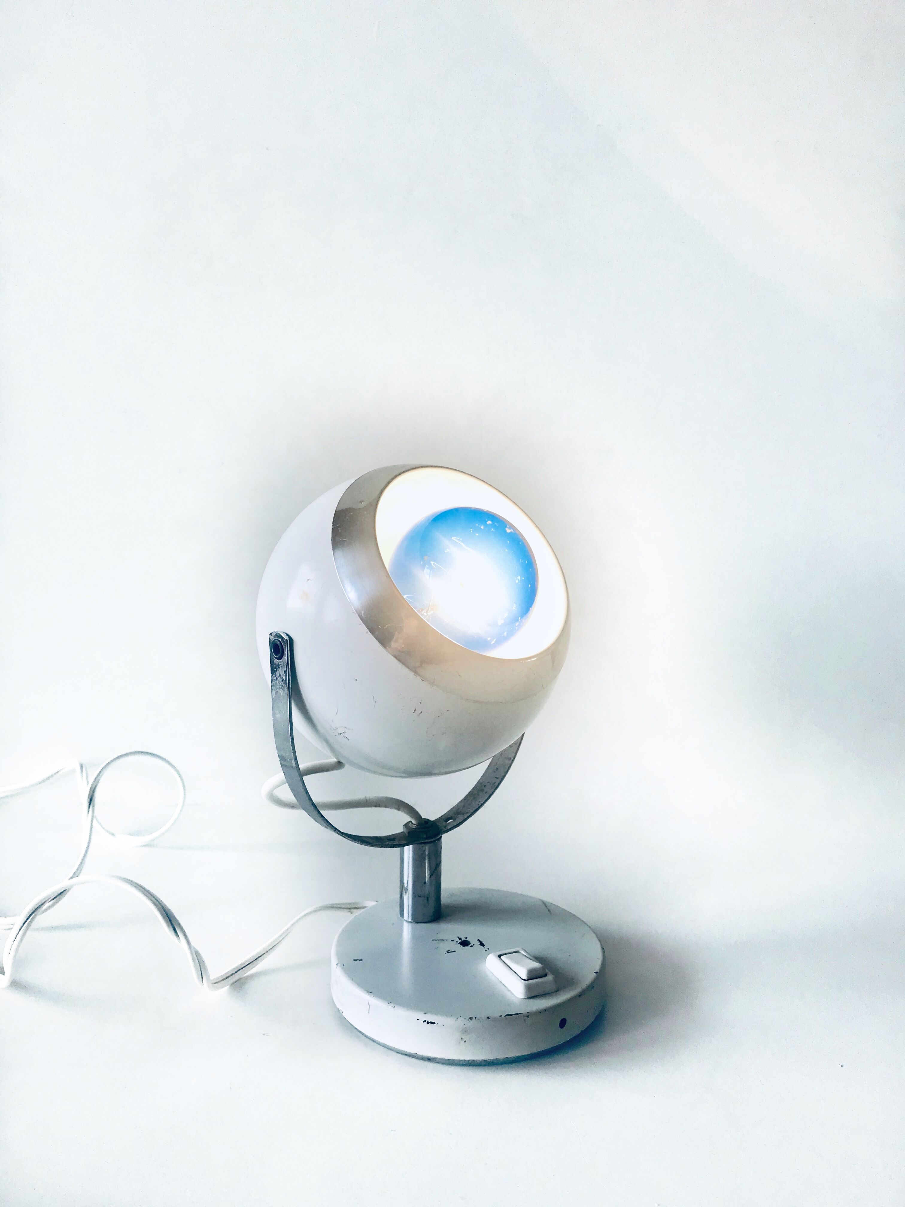 Eyeball lamp applies or to pose