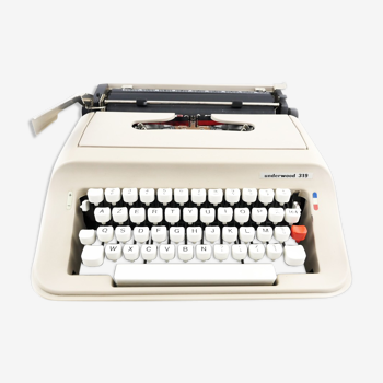 Typewriter underwood 319 beige vintage