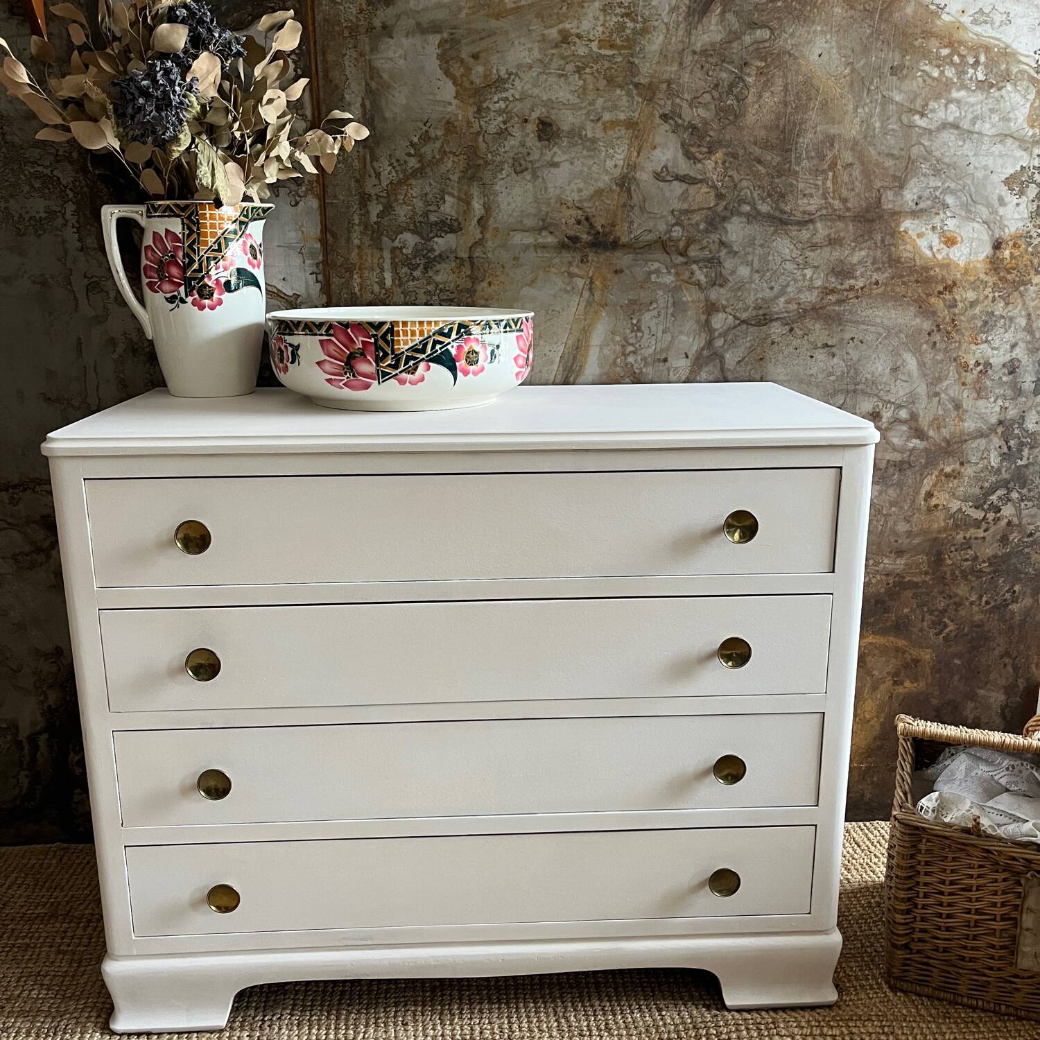 Linen chest of drawers