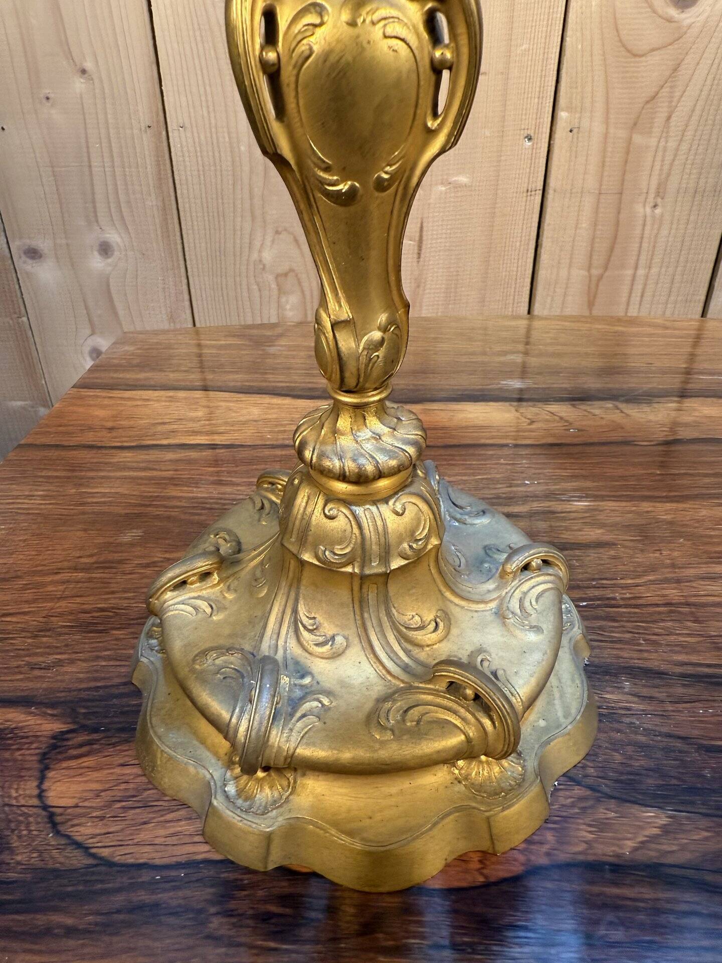 Paire de candélabres de style Louis XV en bronze doré signés Ferdinand Barb