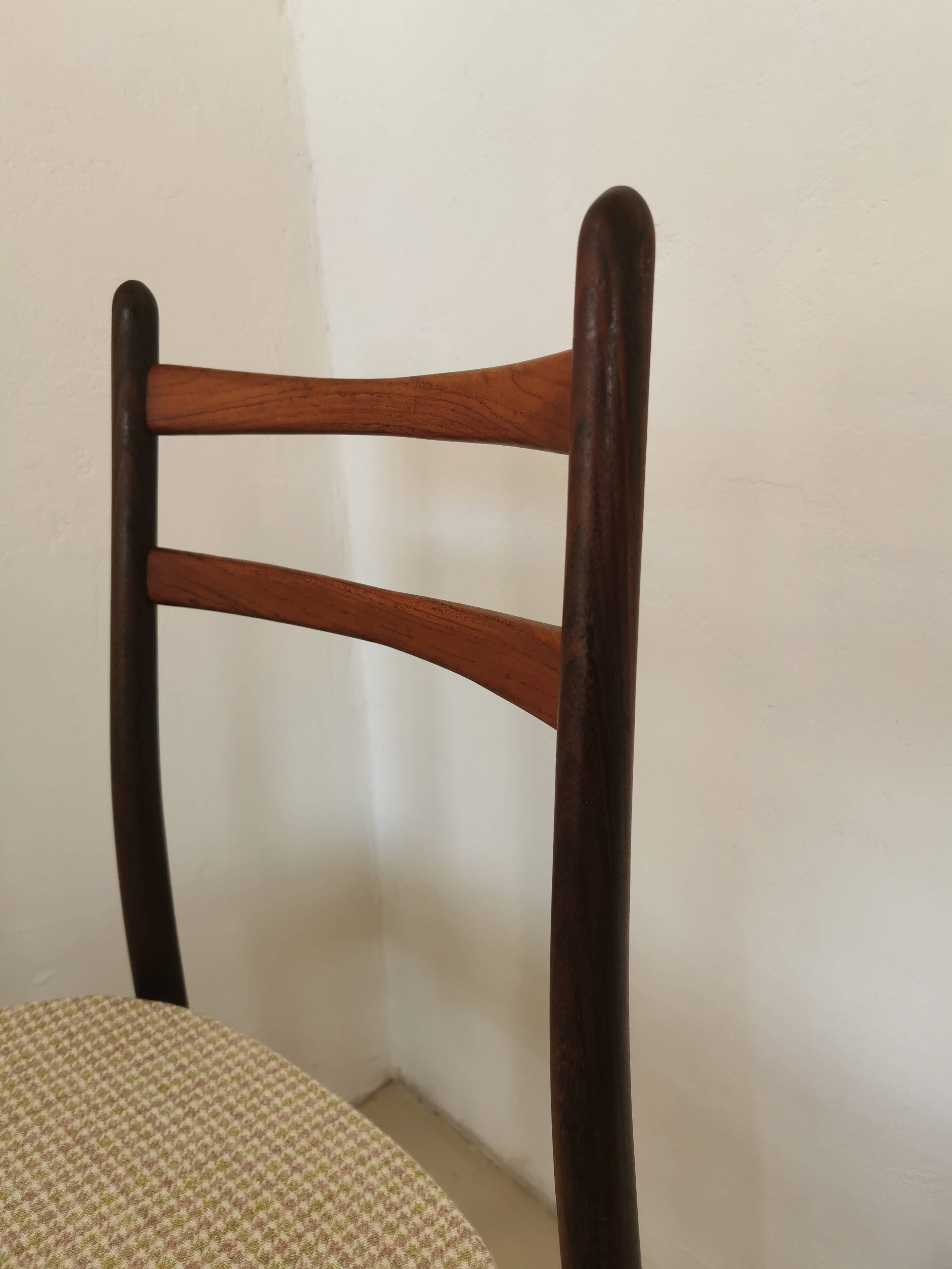 Set of 4 Scandinavian chairs no