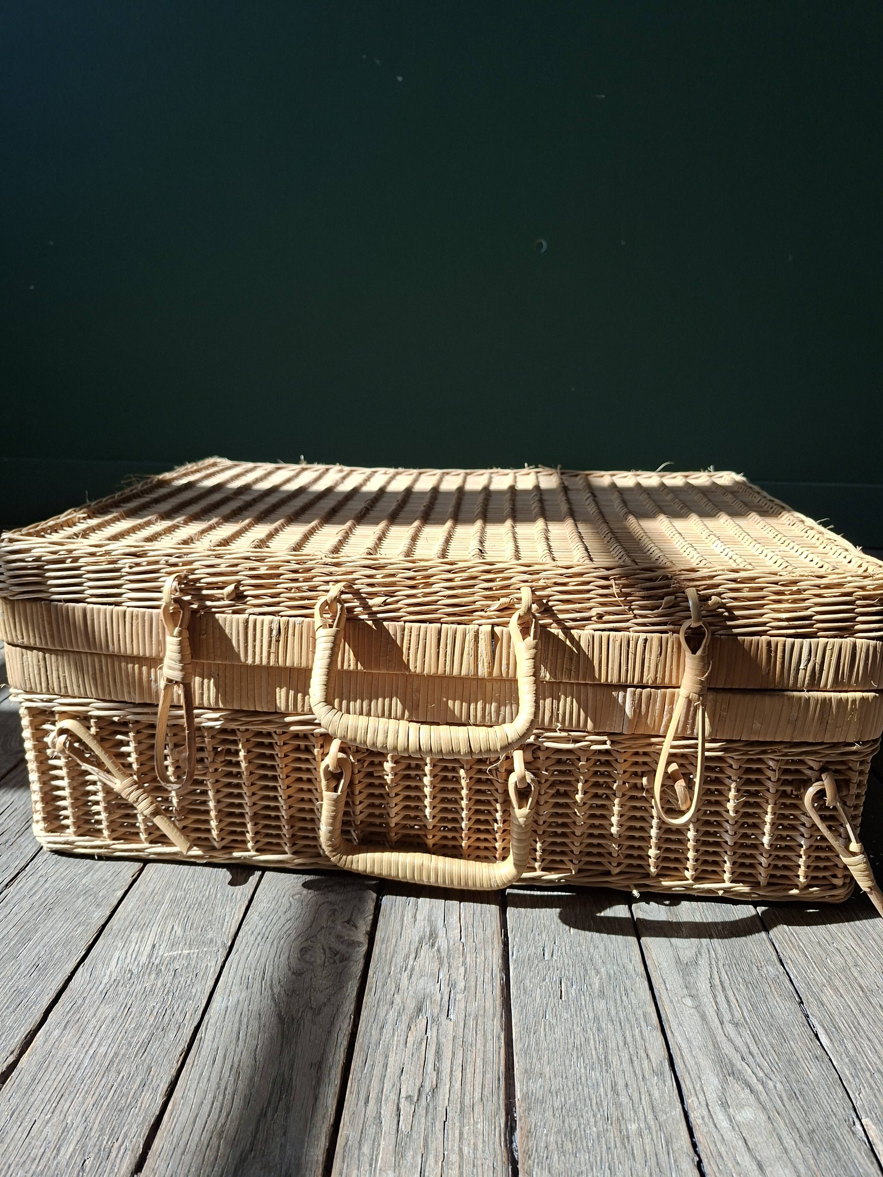 Valise en osier vintage