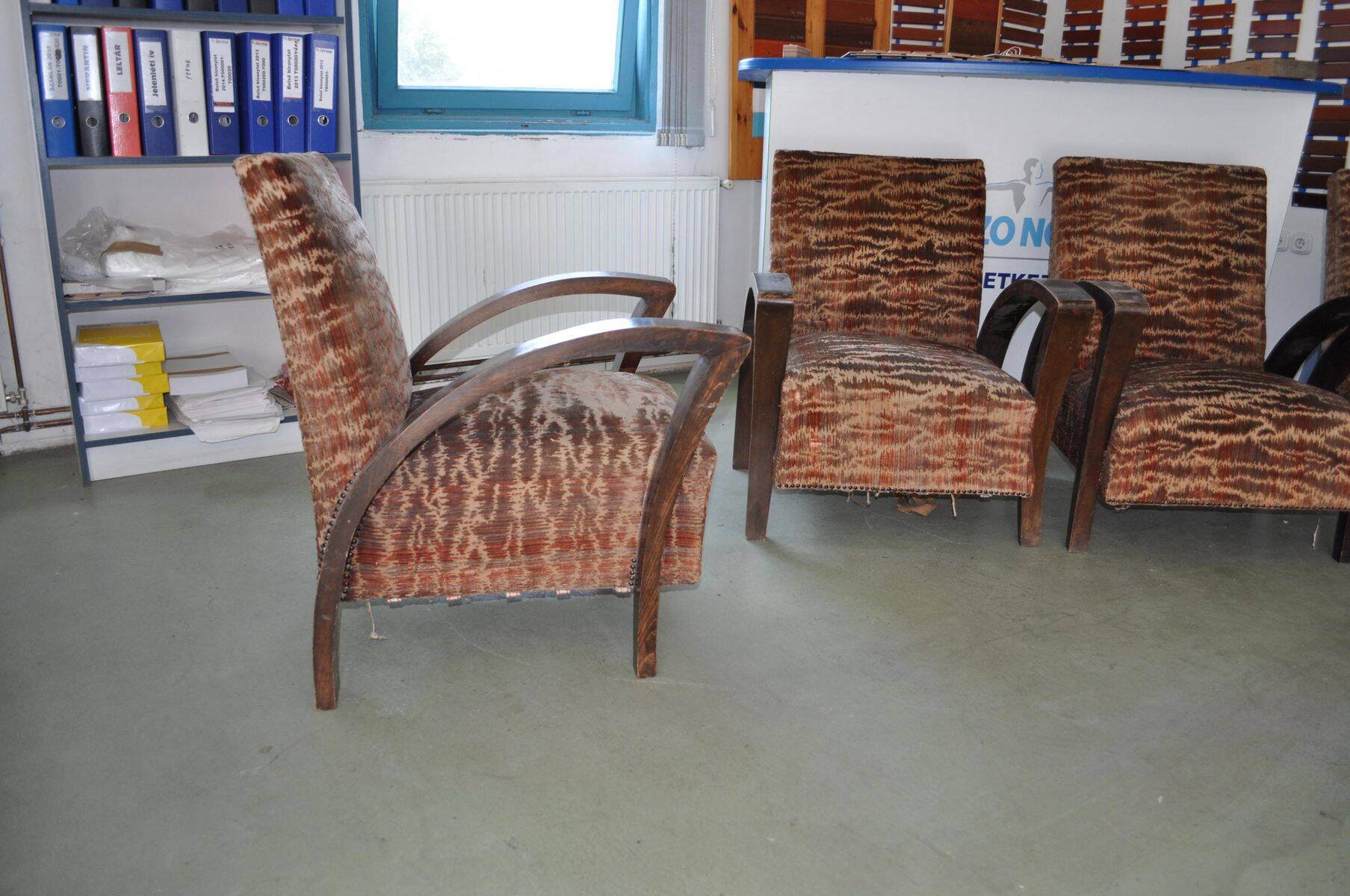 Pair of Art Deco armchairs in curved wood and multicoloured fabric from the 1920s.