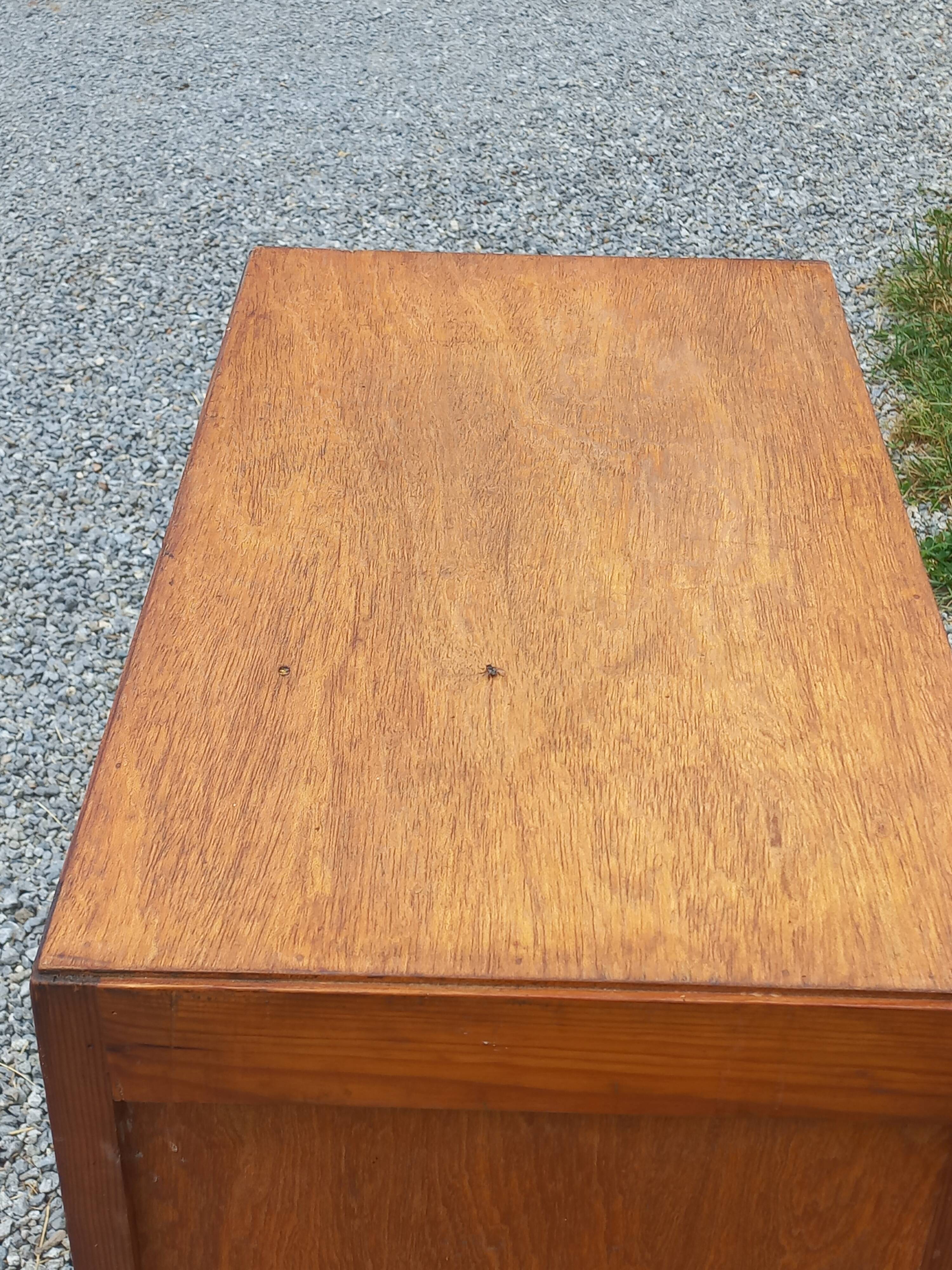 Vintage 1950s chest of drawers with tapered legs and 5 drawers.