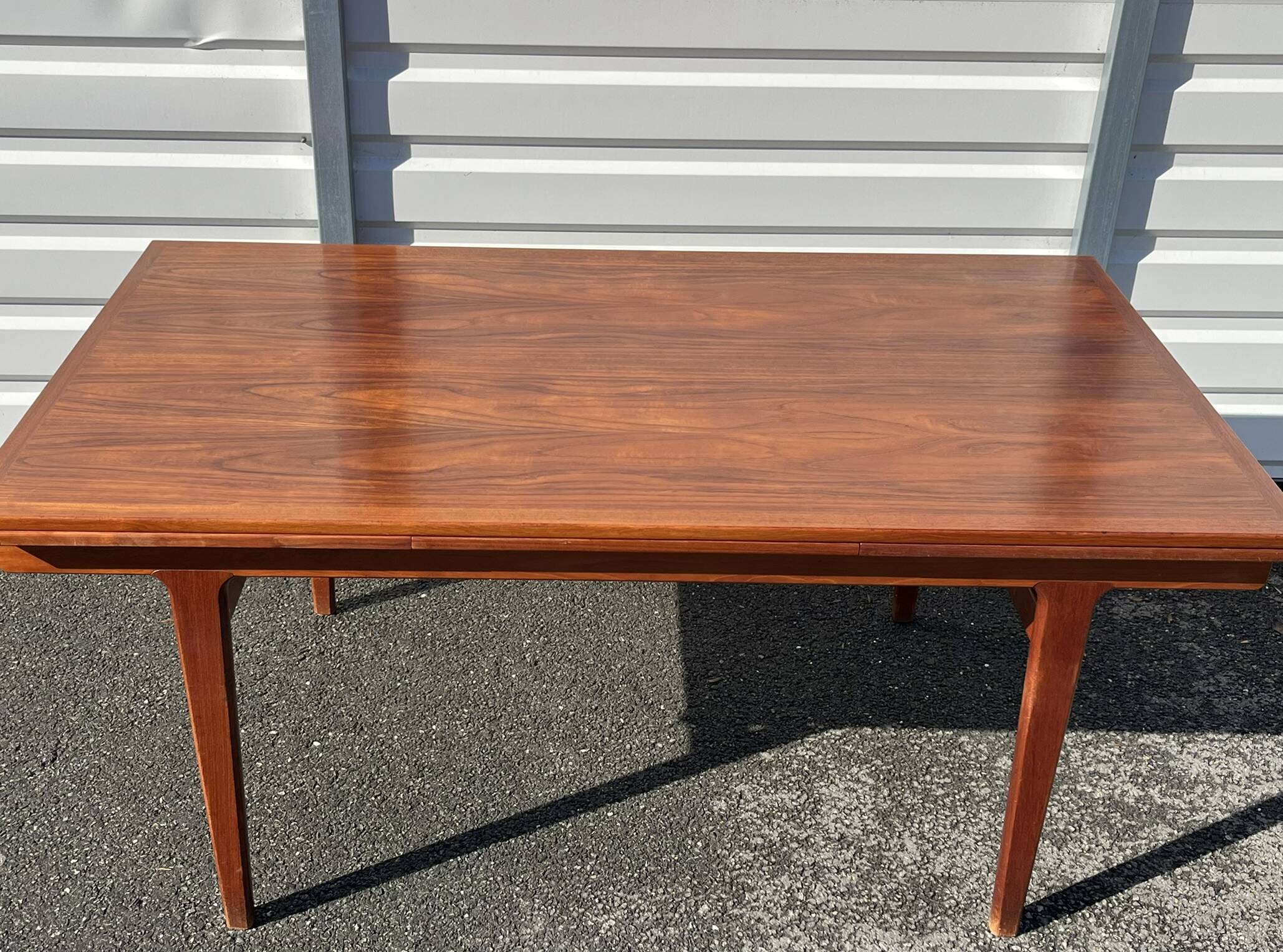 Scandinavian table, Henning Kjaernulf for Velje & Stole Møbelfabrik 🇩🇰