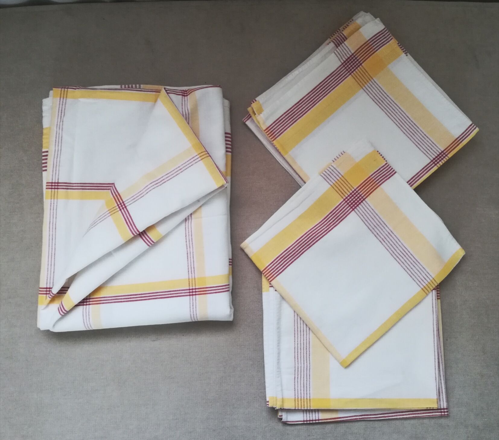 Tablecloth 220x150 and 10 towels