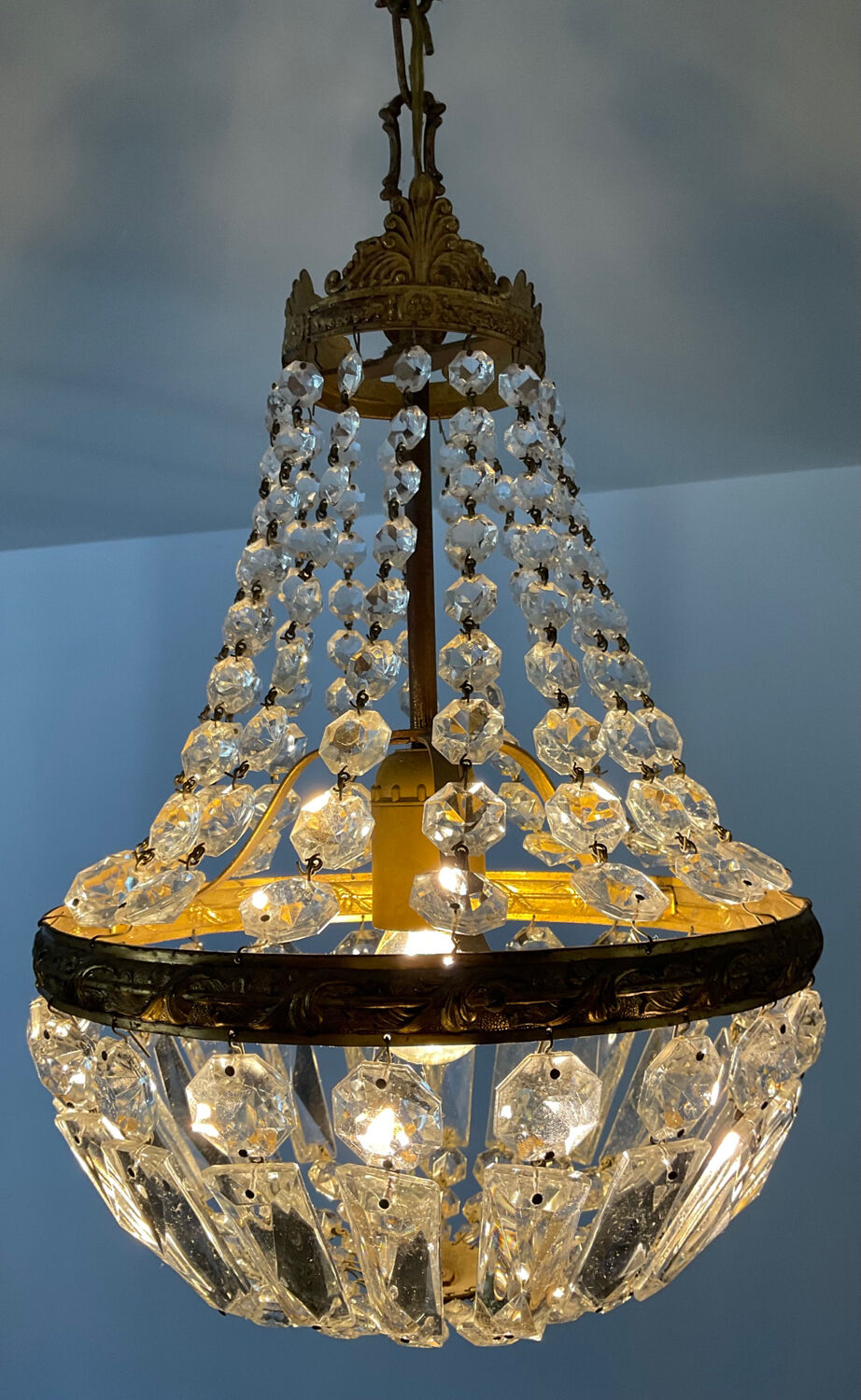 Balloon chandelier in bronze and pendants
