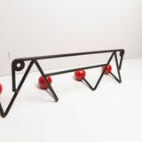 Coatrack 60s black and red 4 balls