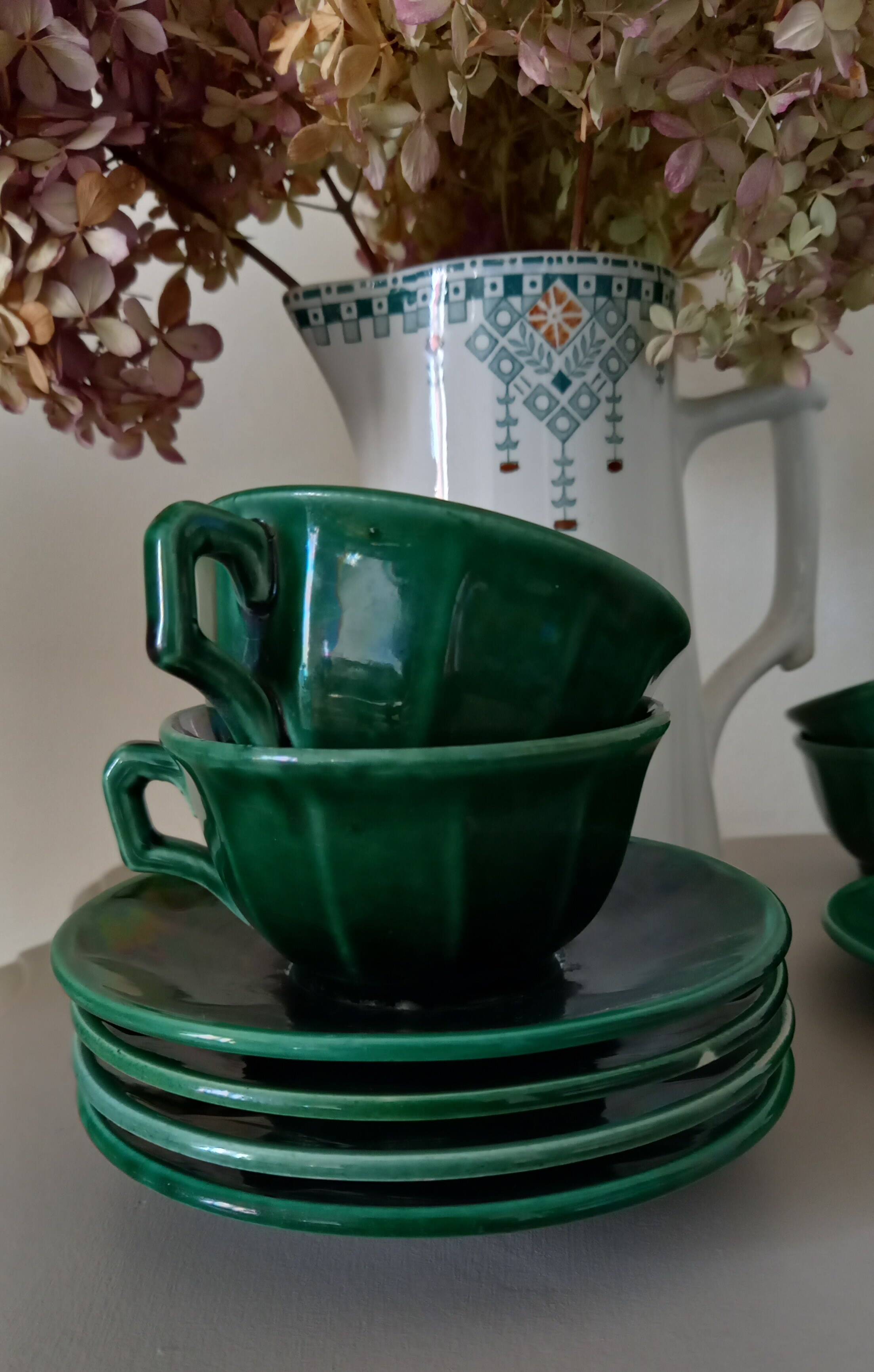 Iridescent green tea or coffee service in Lunéville K&G earthenware. 6 cups and an Art Deco sugar bowl