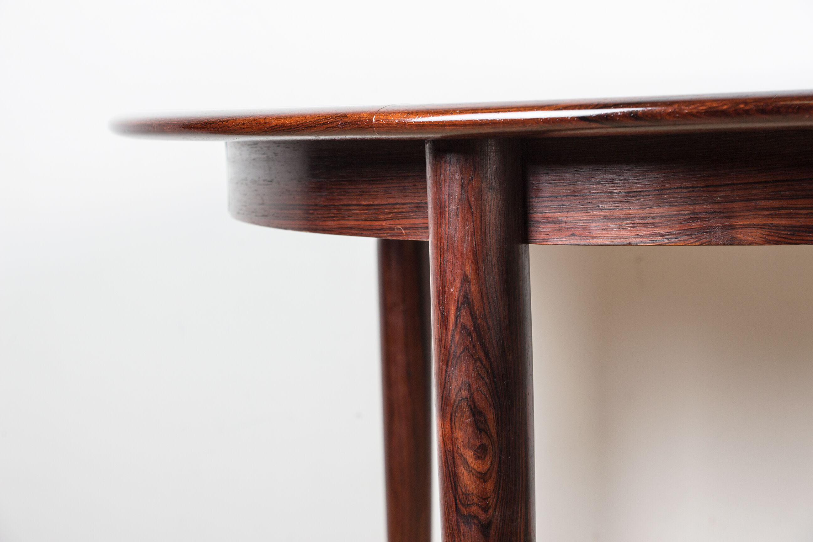 Danish extendable dining table in Rio Rosewood model 55 by Arne Vodder for Sibast 1958.