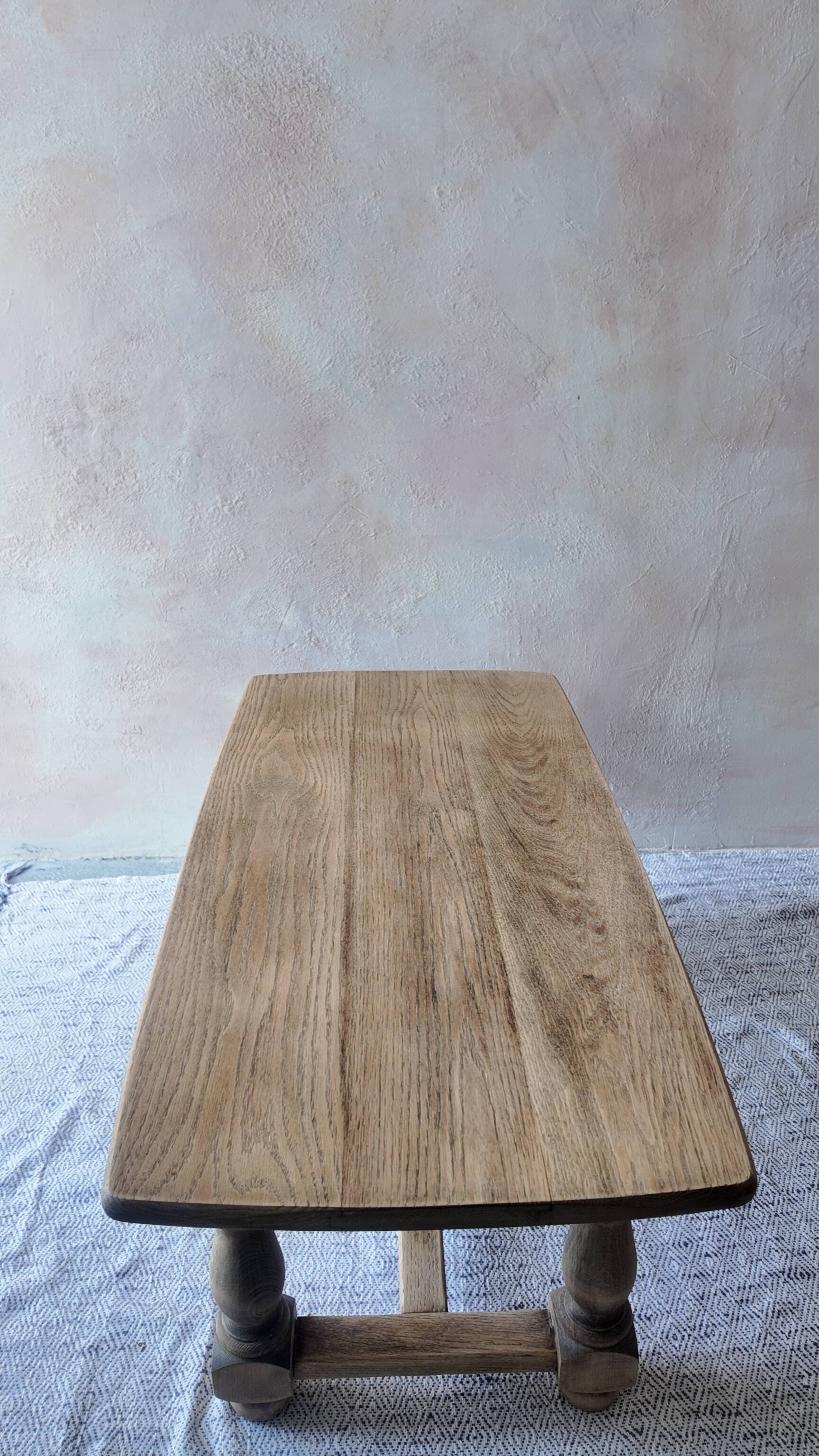 Old farmhouse coffee table in solid oak - turned legs and stretcher.