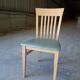 Chaise skai vintage en hêtre siège vert suède