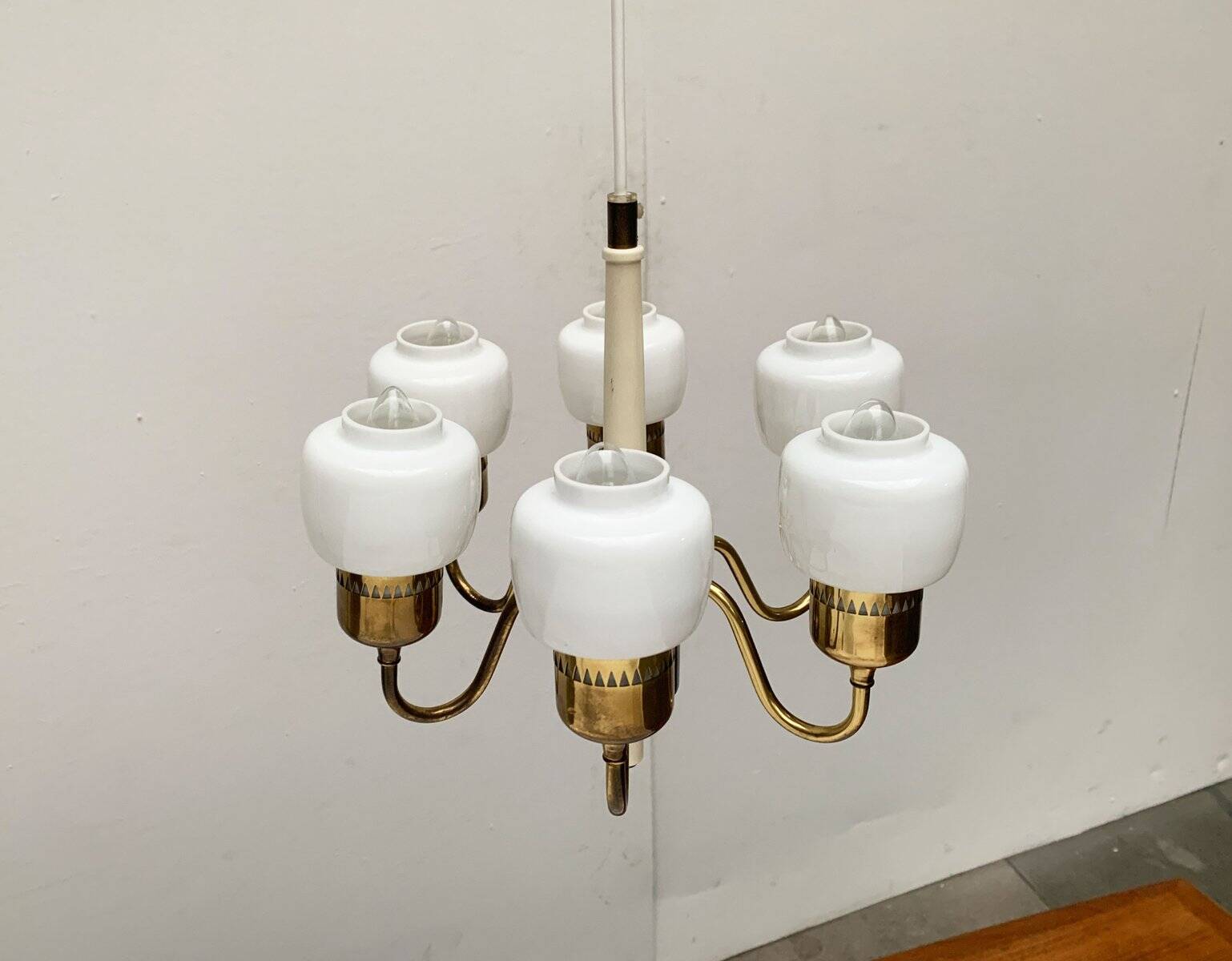 Swedish chandelier T526 from the mid-century by Hans-Agne Jakobsson for Hans-Agne Jakobsson AB.