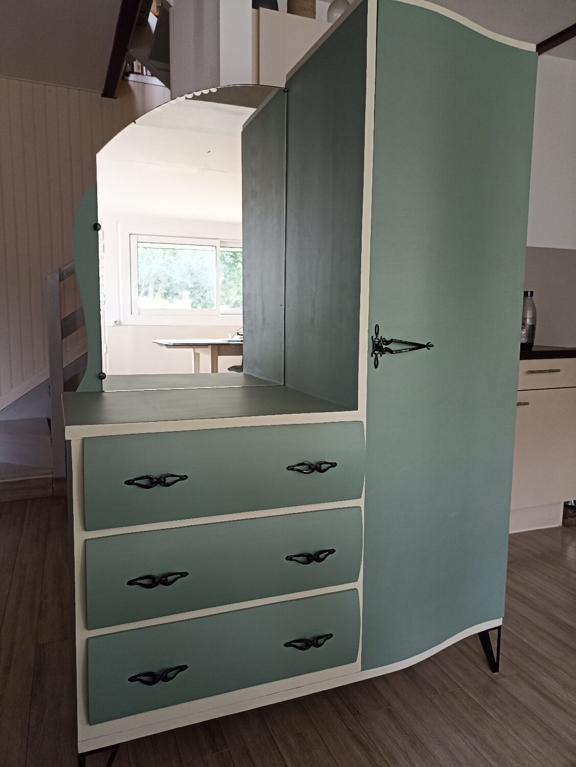Asymmetrical chest of drawers