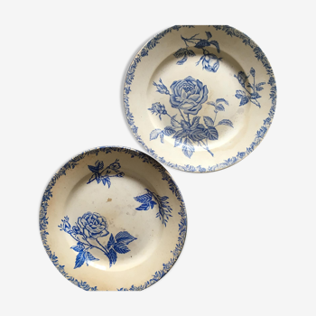 2 assiettes plates dépareillées terre de fer aux motifs fleurs bleues France