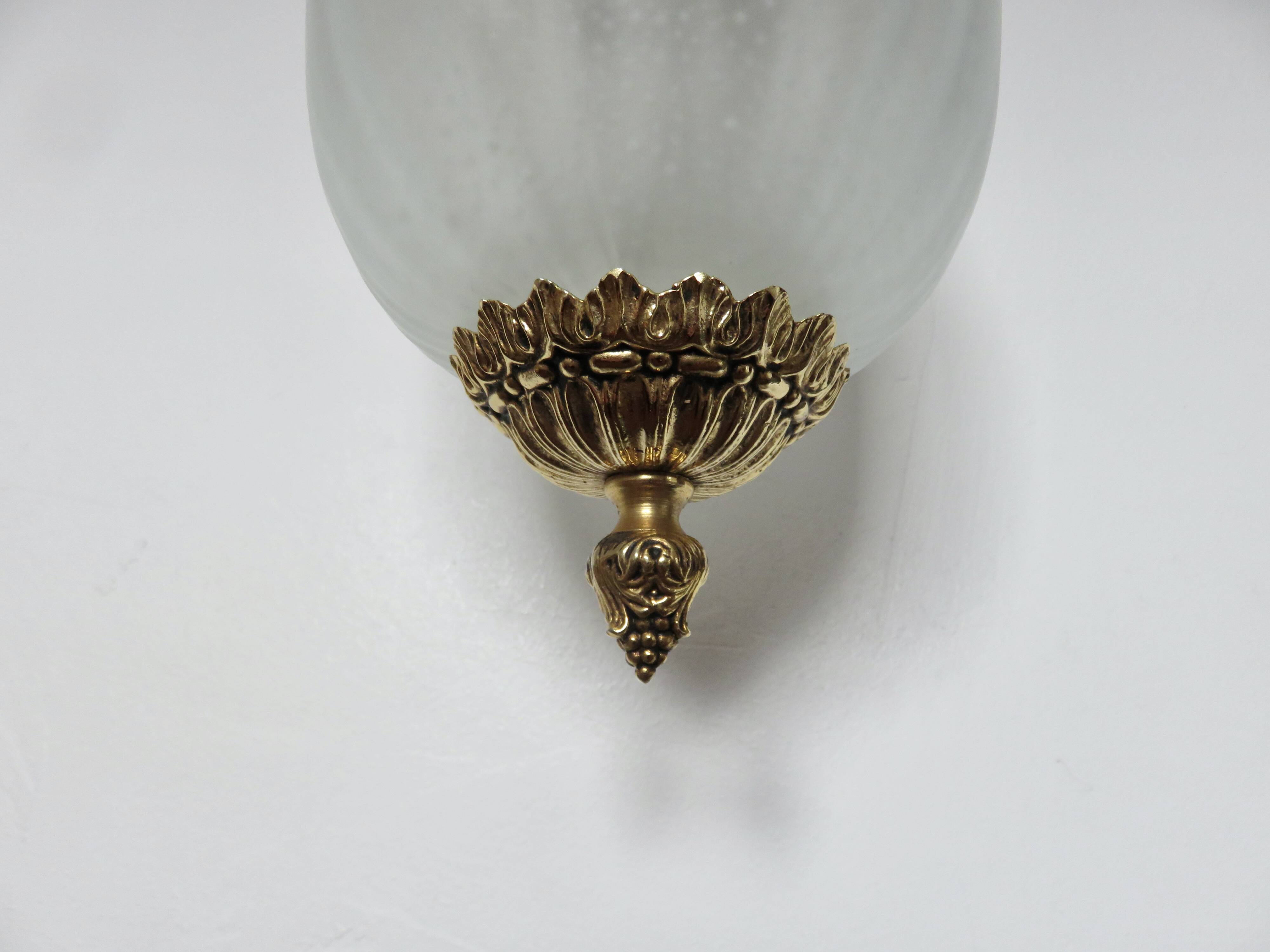 suspension style empire in gilded bronze and speckled frosted glass