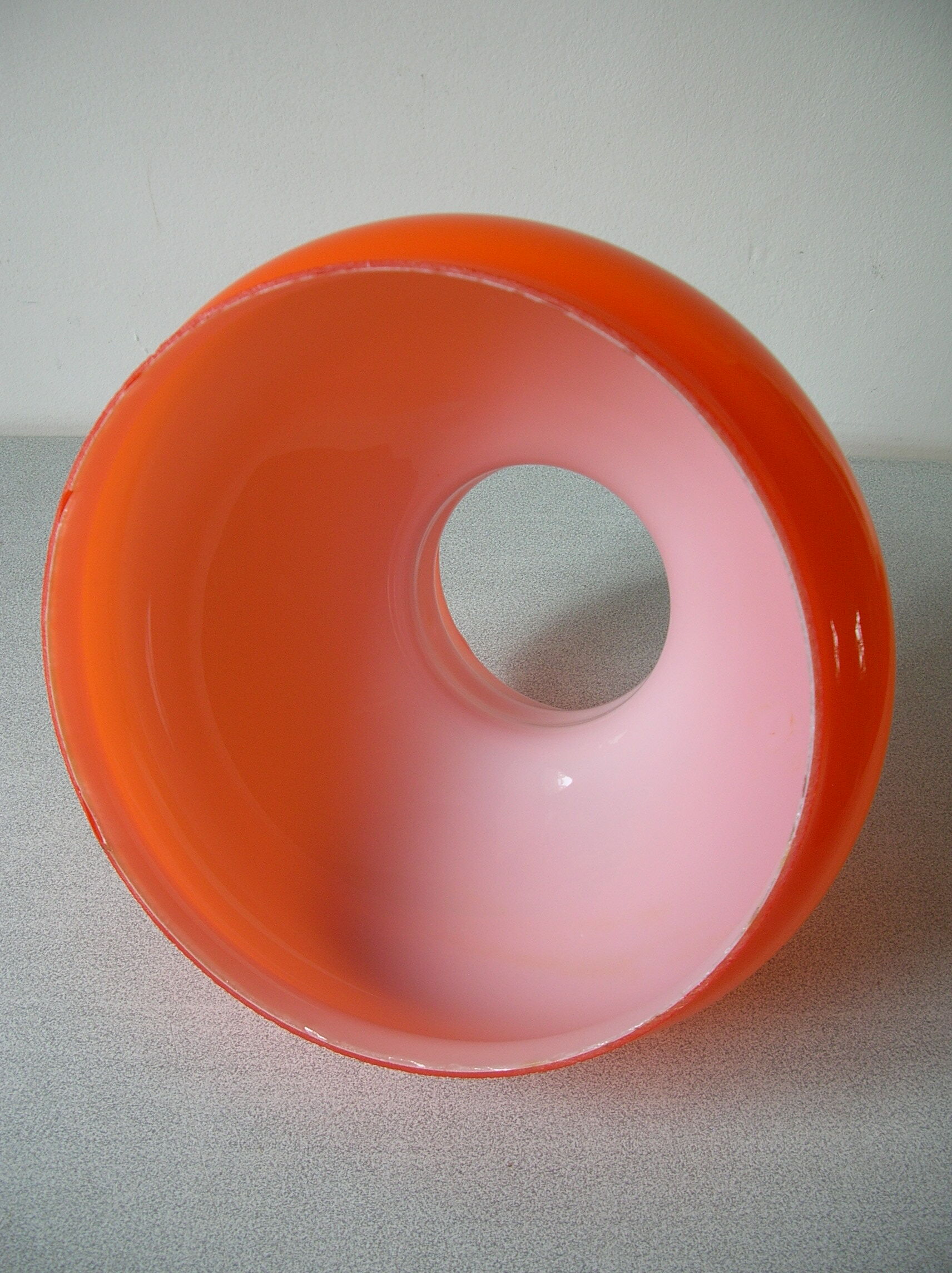 Former 1970s lampshade in orange and white retro décor