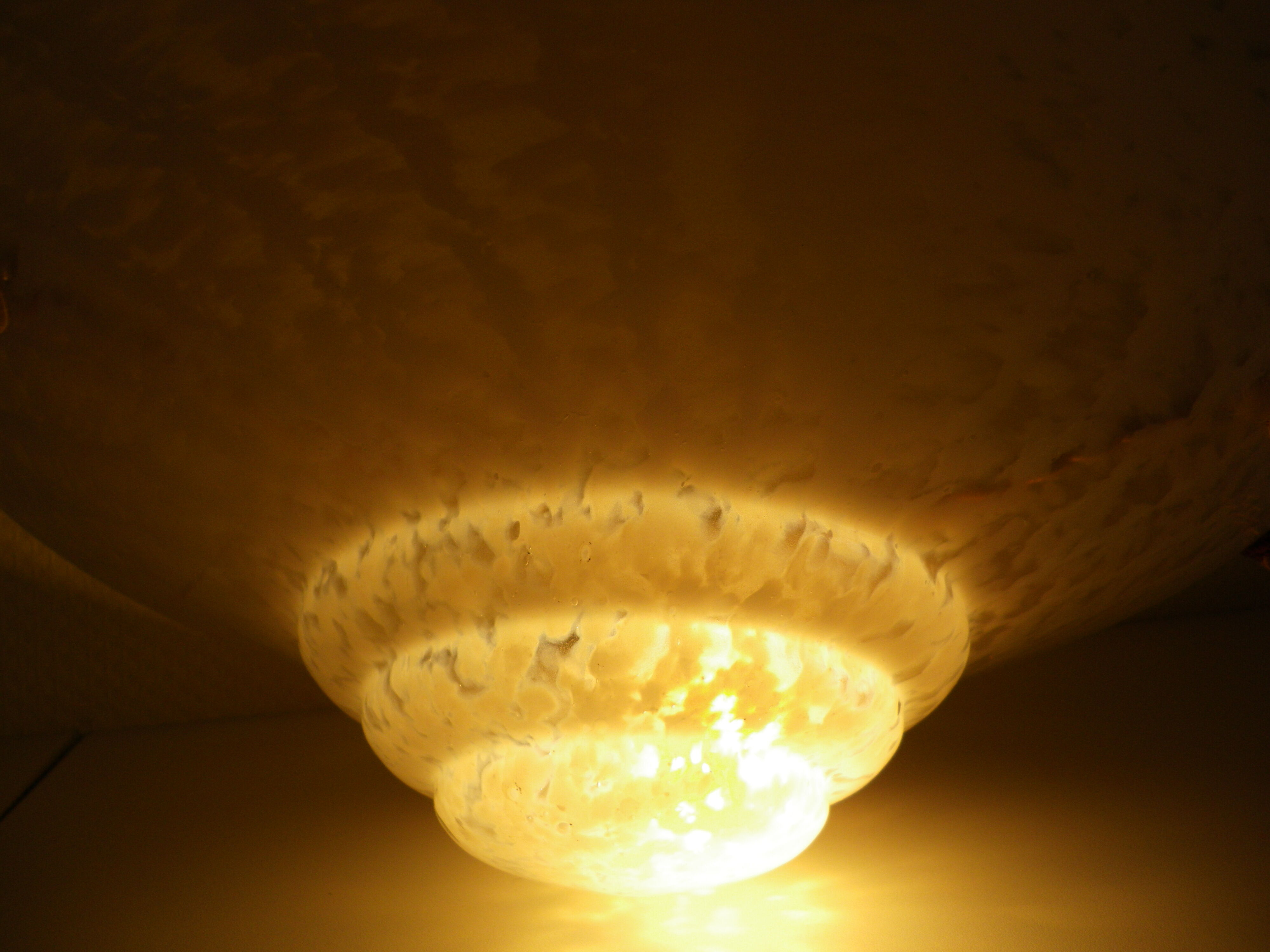 Suspension en opaline blanche  années 1940