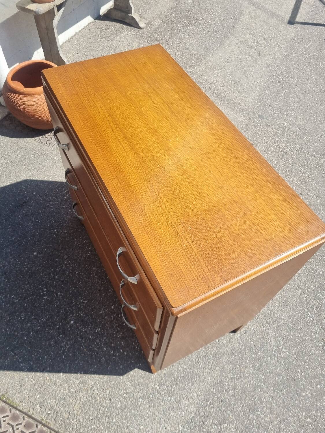 Commode vintage pied compas