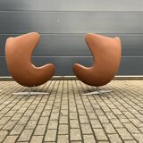 2x Fritz Hansen Egg chair by Arne Jacobsen in Cognac leather, new condition!