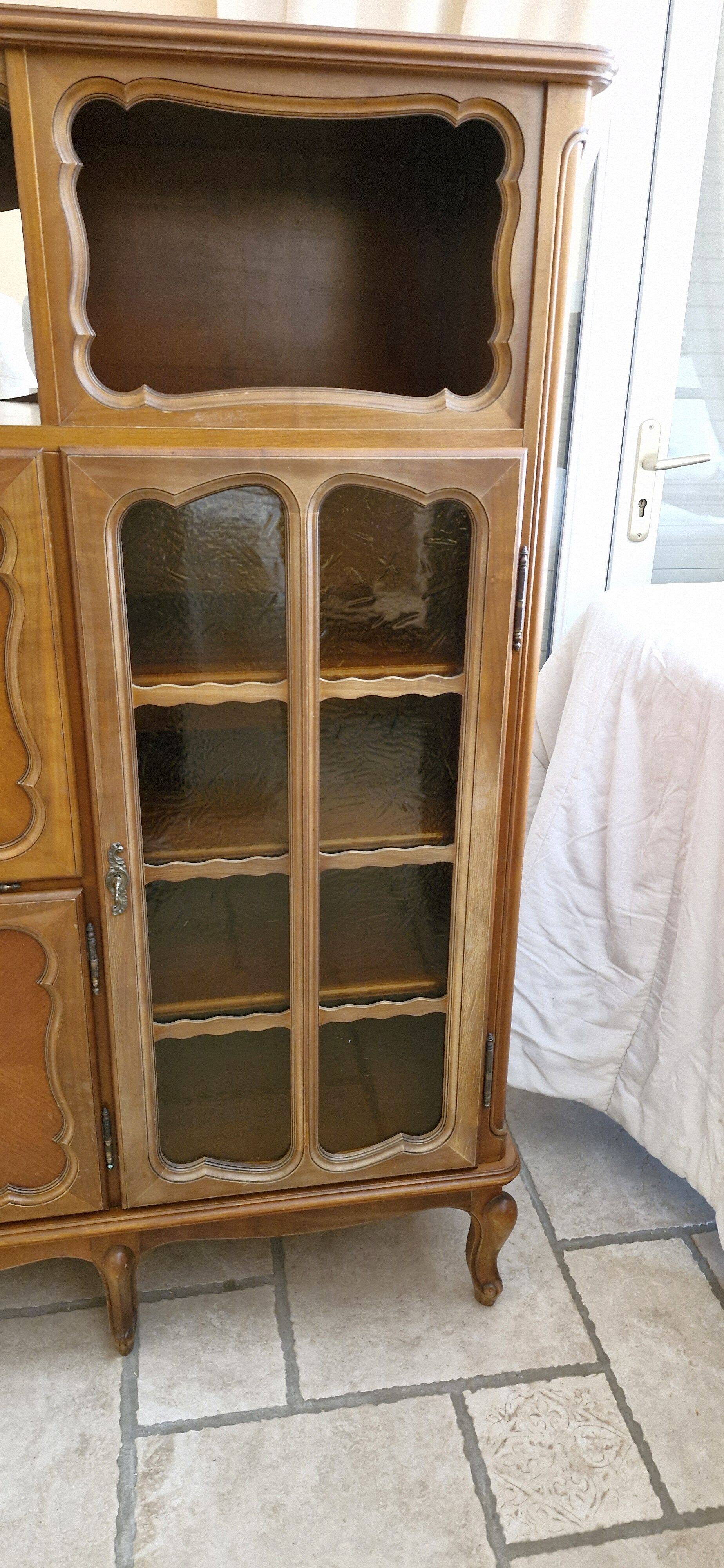 Wooden sideboard with 5 doors and 3 drawers, 2 glass doors.