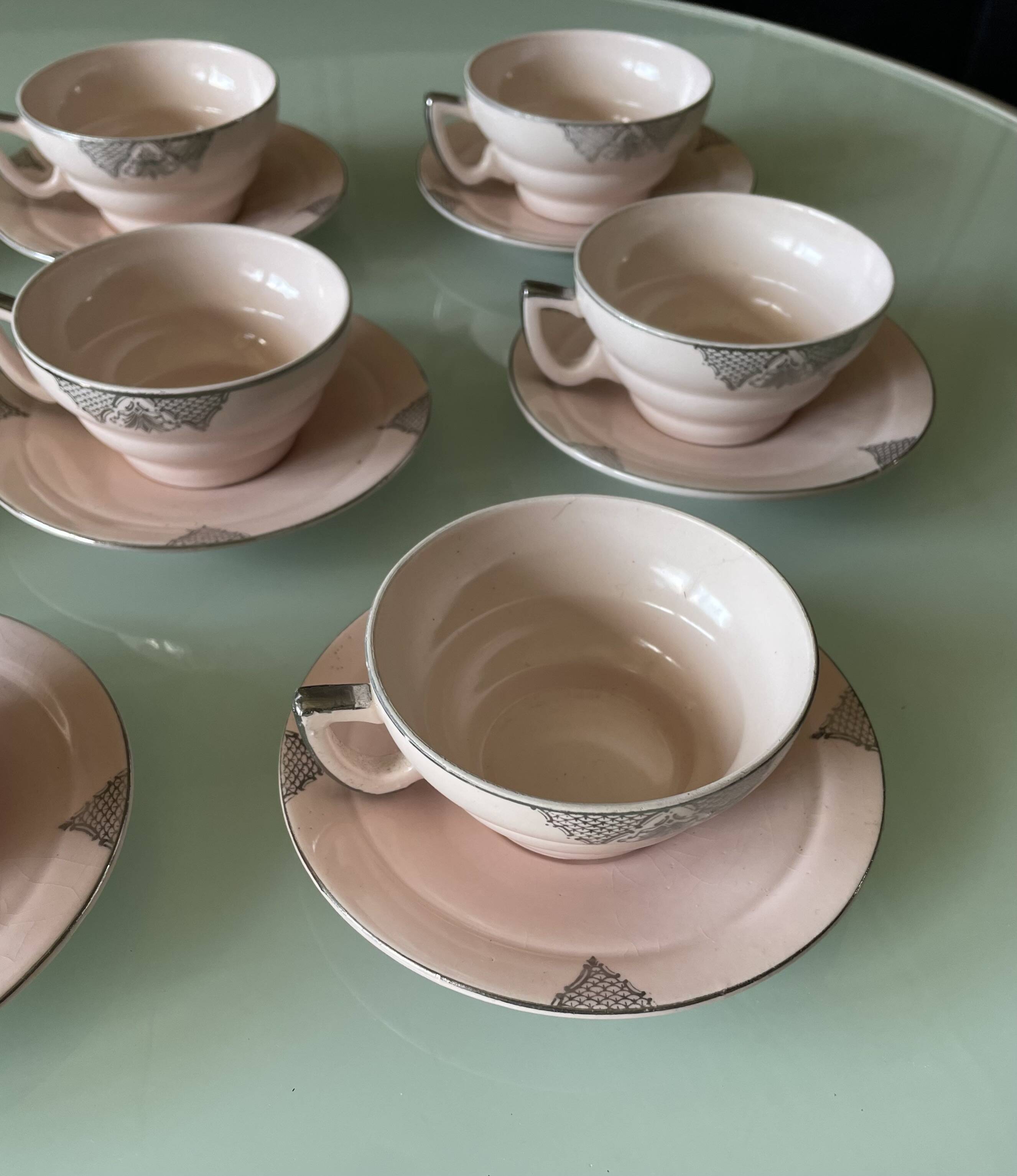 Set de tasses en porcelaine art déco rose et argent 1940