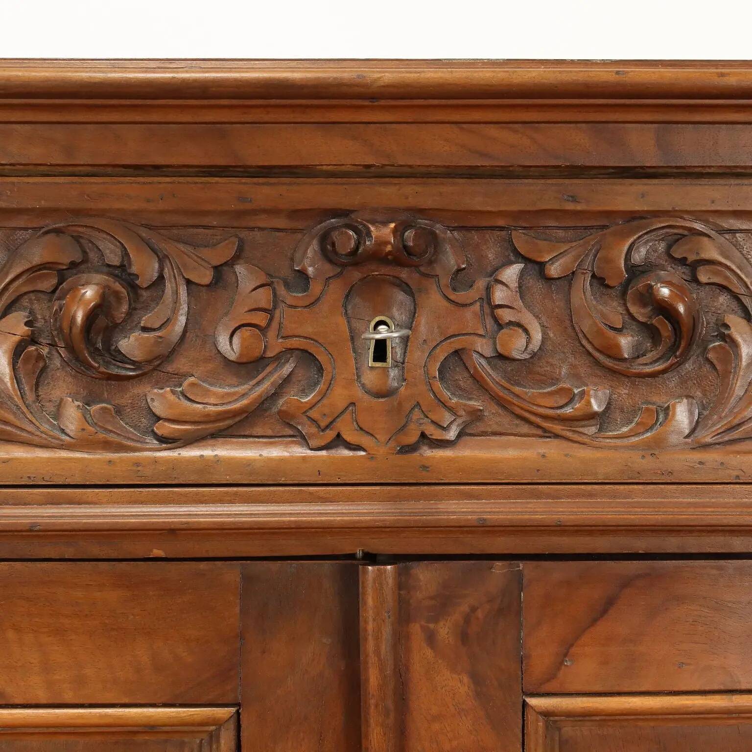 Antique neo-Renaissance walnut buffet, Italy, 19th century