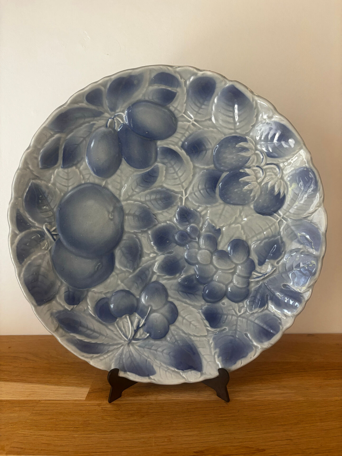 Old slightly hollow dish barbotine blue fruit Sarreguemines