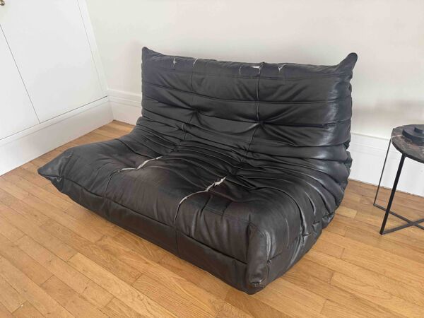 canape togo 2 place en cuir noir a restaurer