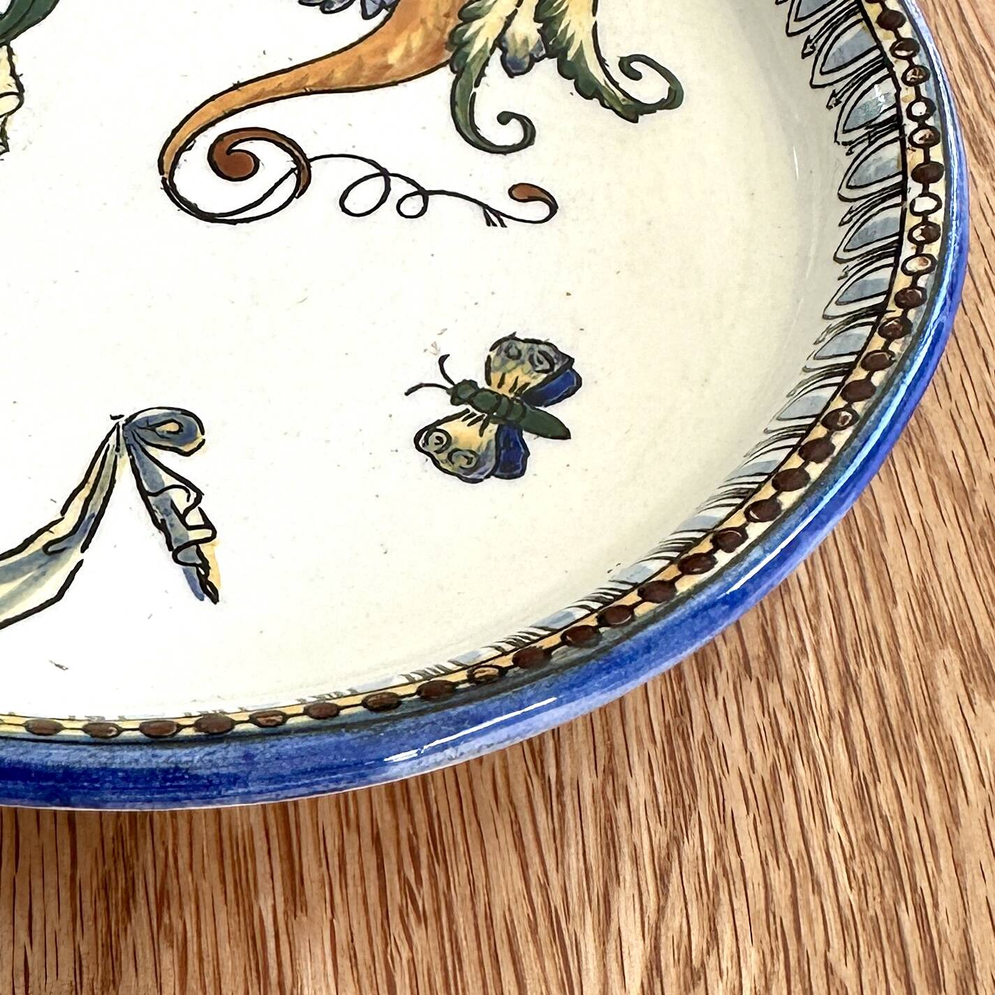 Antique Gien dish - 19th century - Italian Renaissance earthenware - Grotesque and allegorical decoration, 26.5 cm