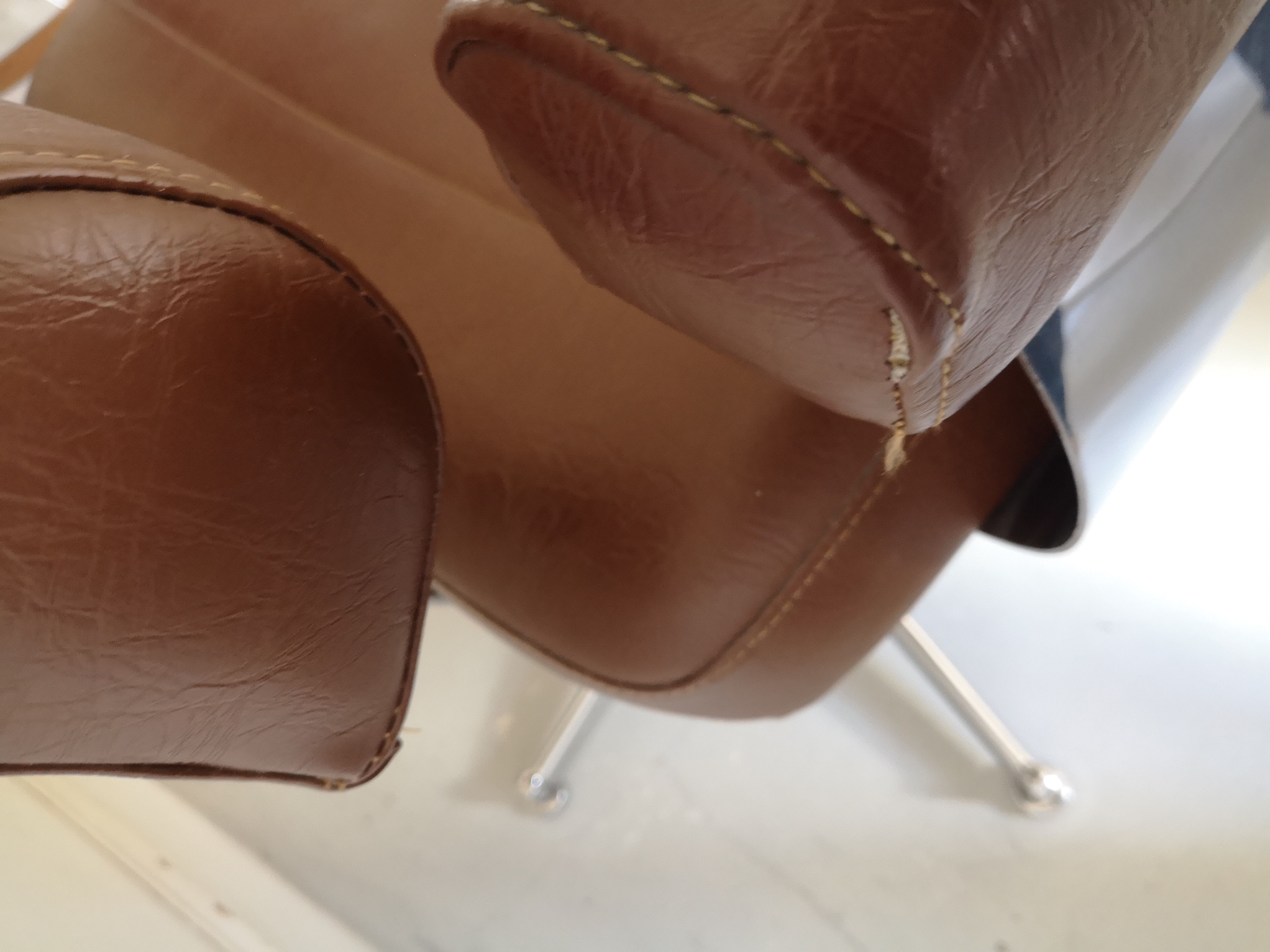 Office chair in skai and chrome, design year 70